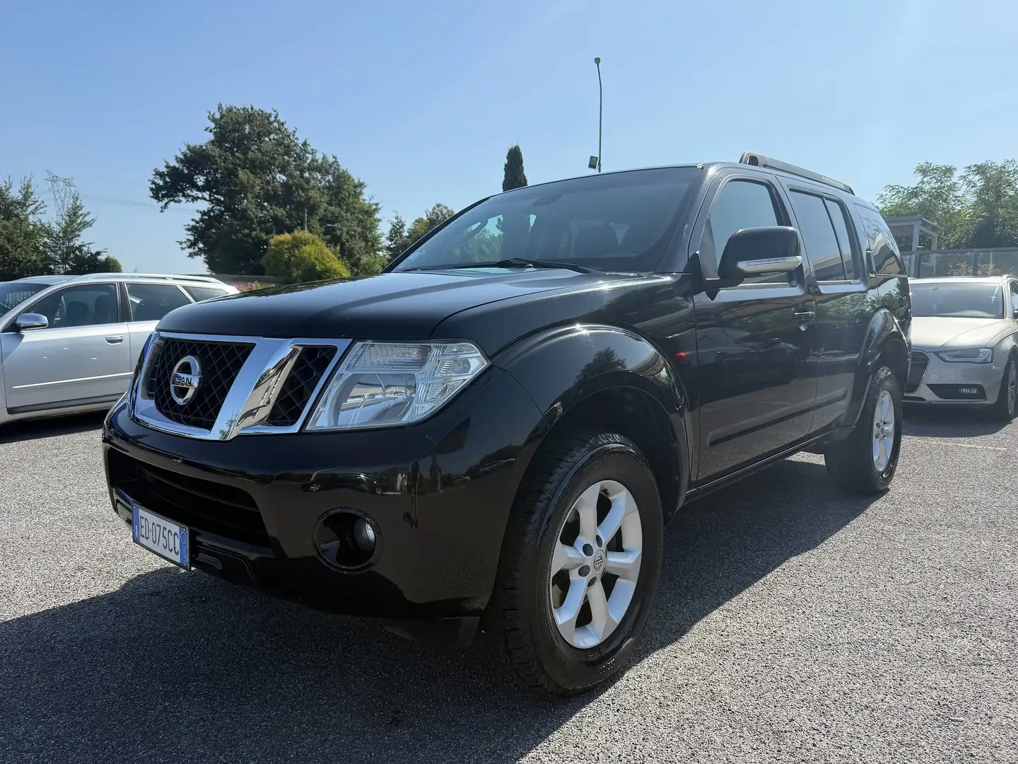 Nissan Pathfinder Pathfinder III 2010 2.5 dci Sport Czarny - 1