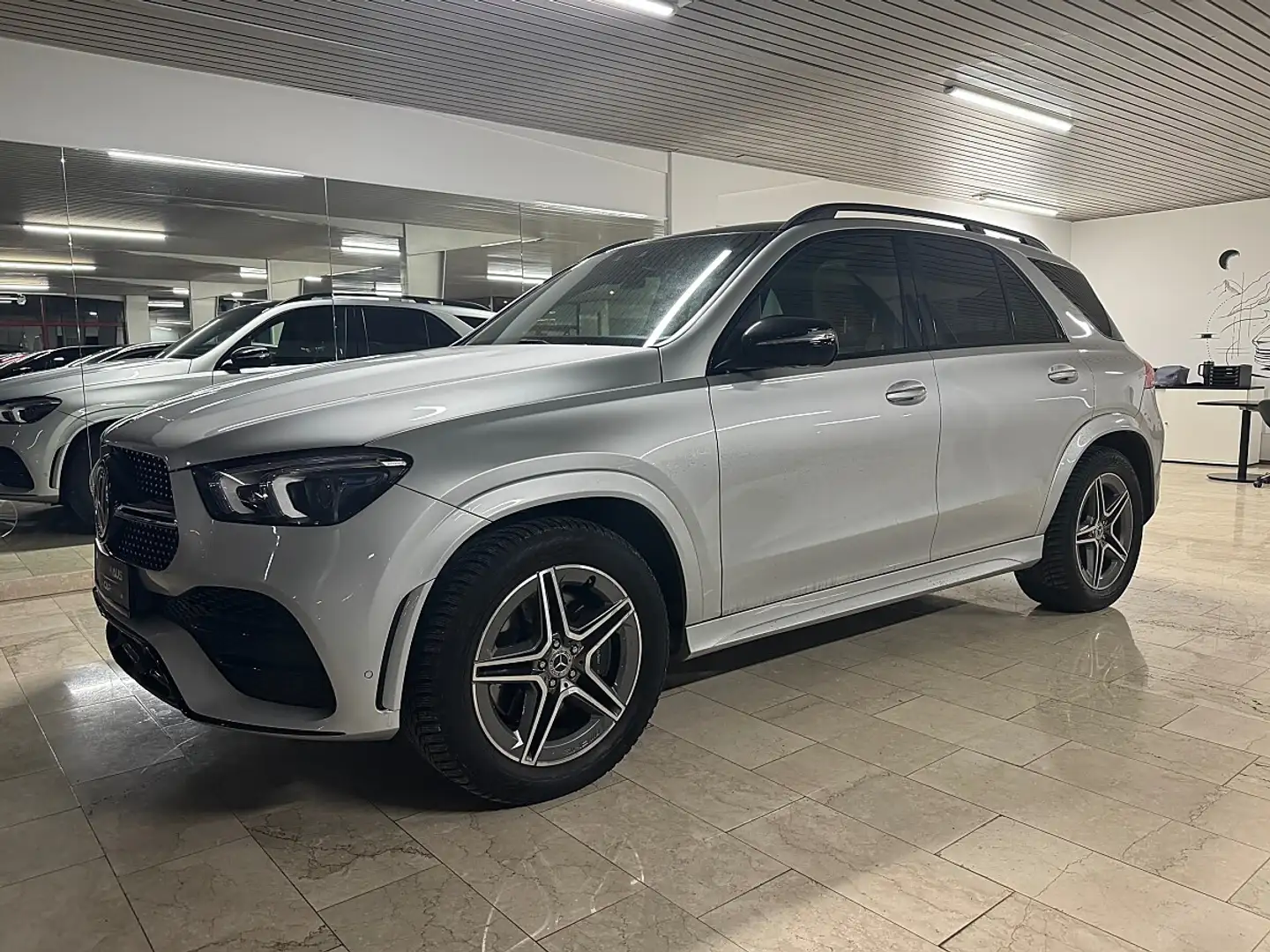 Mercedes-Benz GLE 300 d 4Matic, AMG-Line, Pano, Burmester Silber - 1