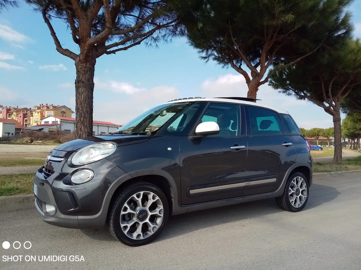 Fiat 500L 1.3 mjt Trekking 85cv/AUT./TETTO PANORAMICO Grau - 1