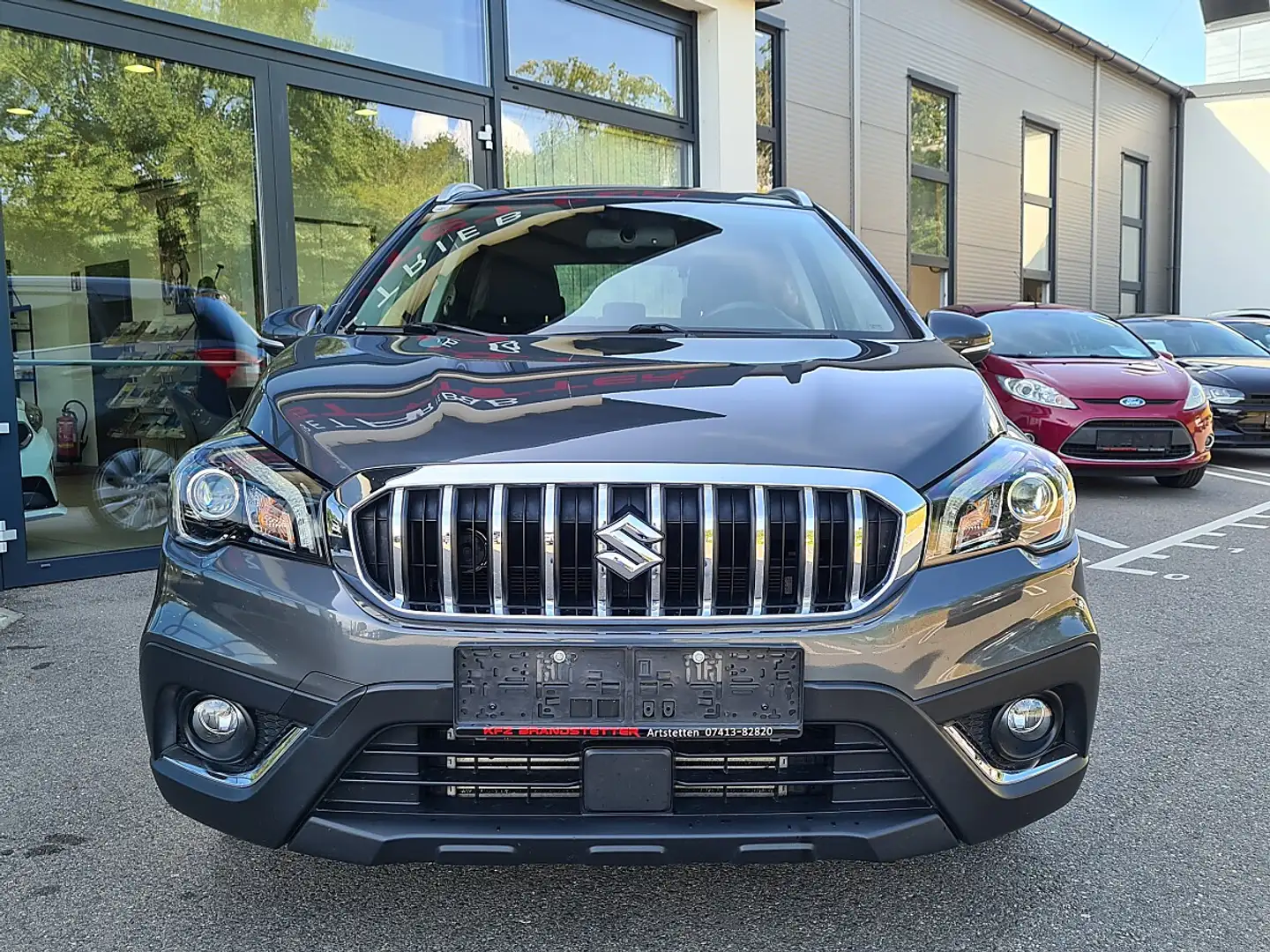 Suzuki SX4 S-Cross 1,0 DITC shine Grau - 2