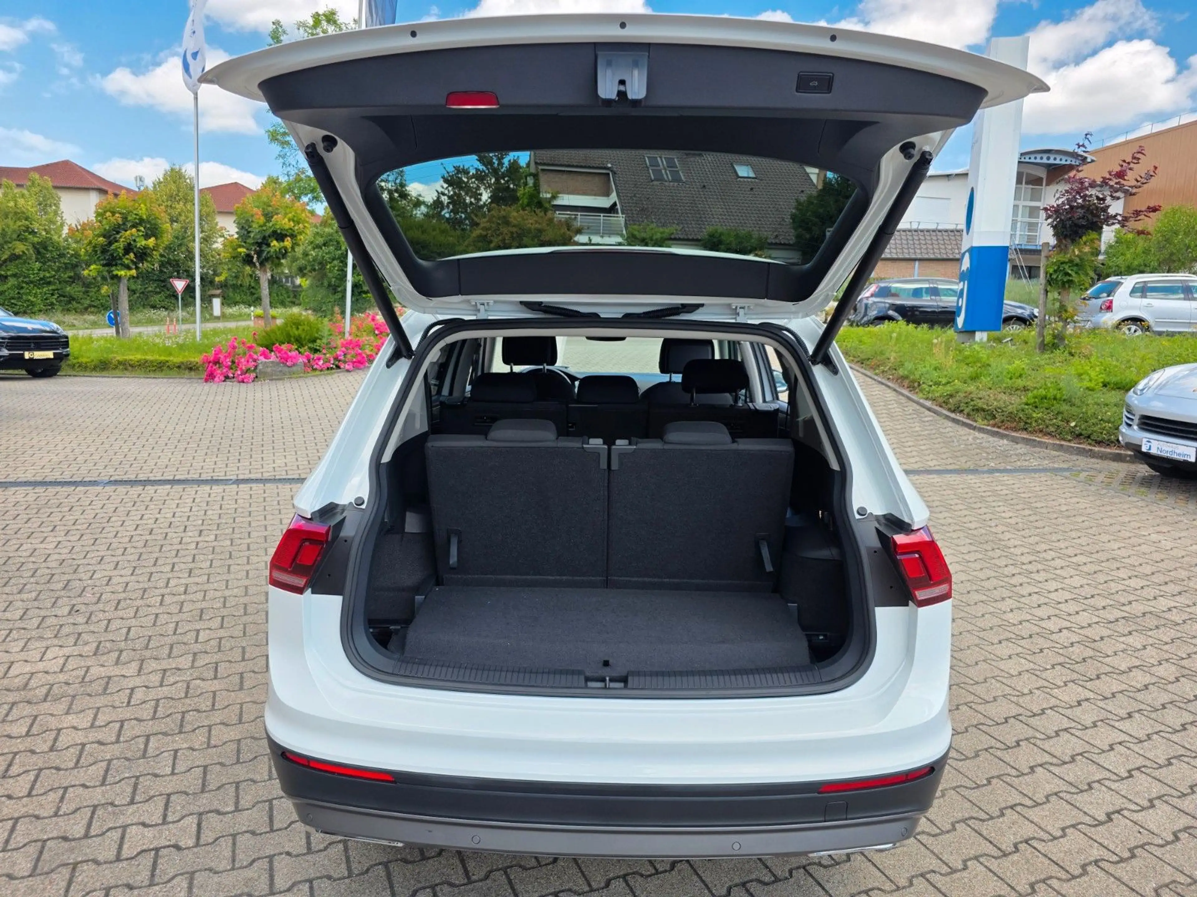 Volkswagen Tiguan Allspace 2.0 TDI DSG/4Motion/7-Sitze/1.Hd — photo 23