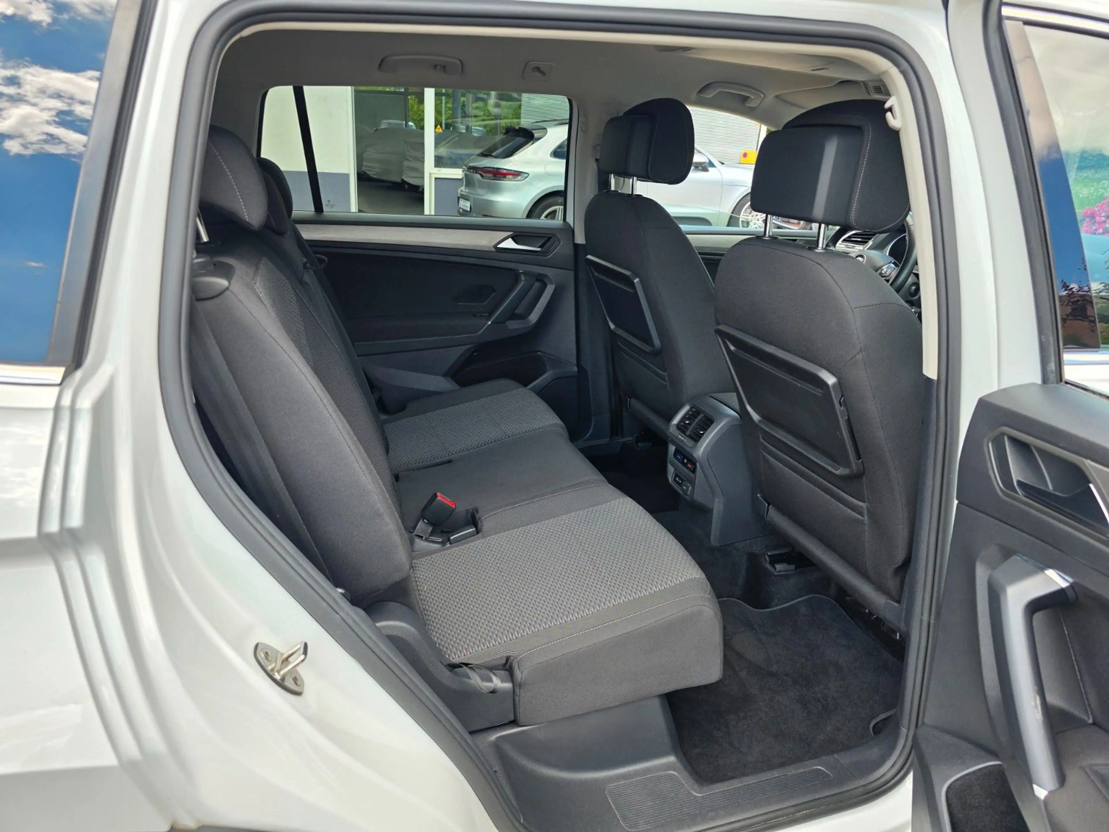 Volkswagen Tiguan Allspace 2.0 TDI DSG/4Motion/7-Sitze/1.Hd — photo 19