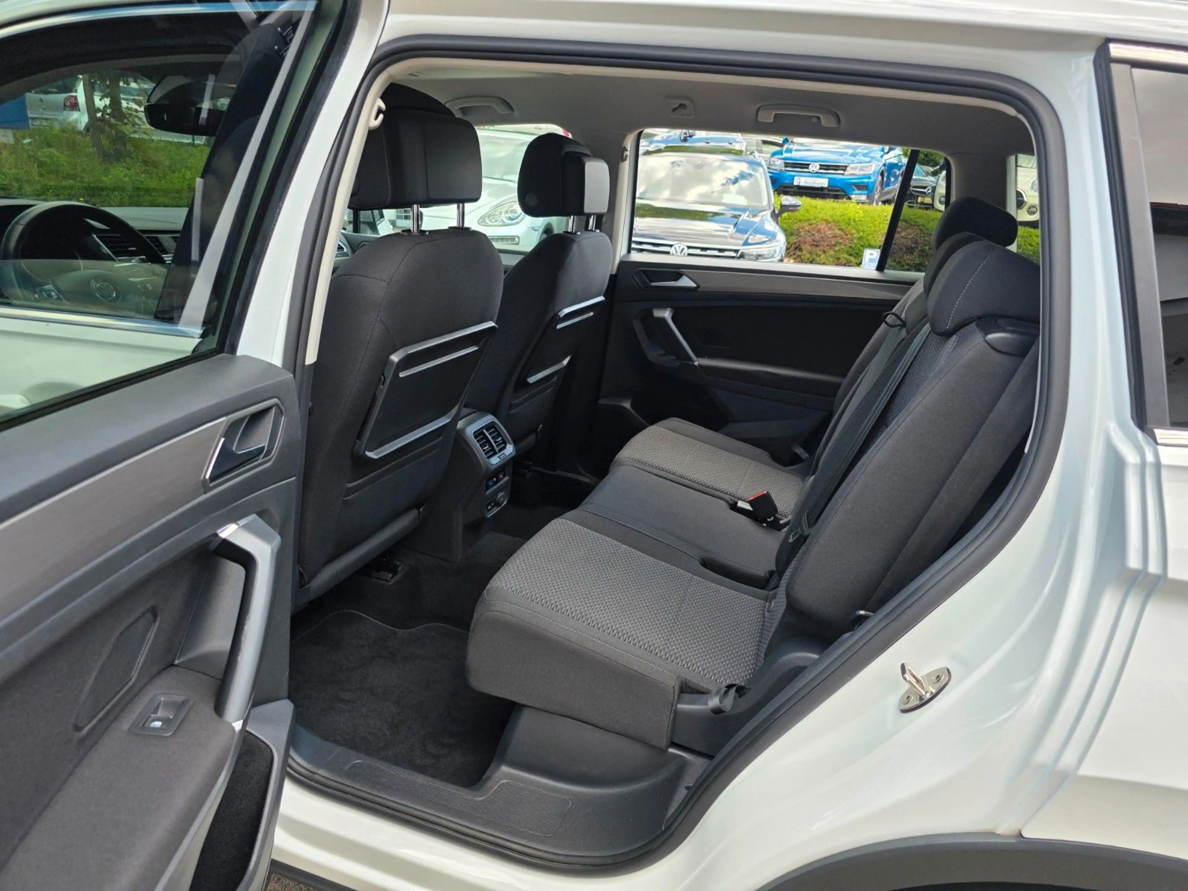 Volkswagen Tiguan Allspace 2.0 TDI DSG/4Motion/7-Sitze/1.Hd — photo 17