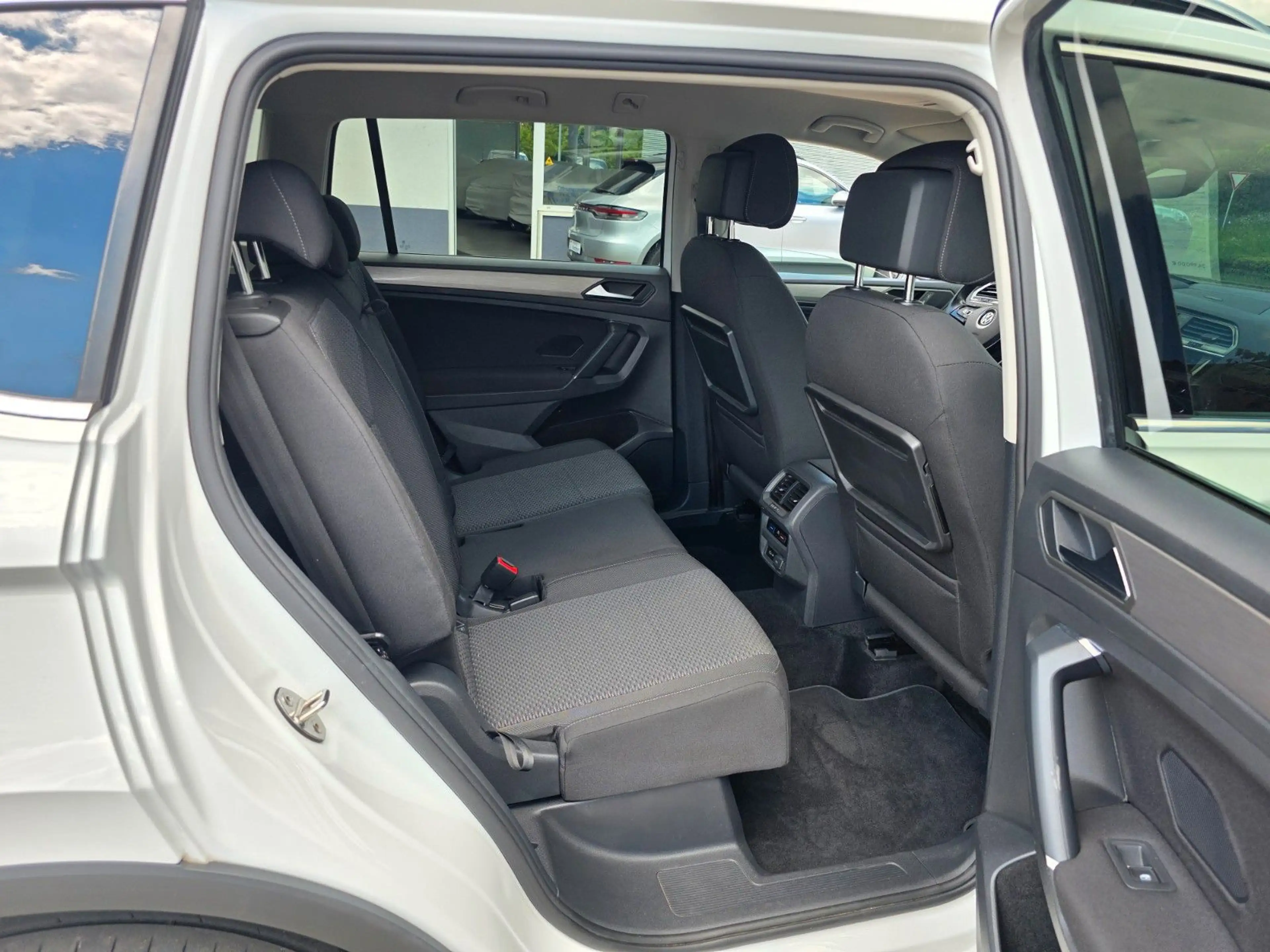 Volkswagen Tiguan Allspace 2.0 TDI DSG/4Motion/7-Sitze/1.Hd — photo 21