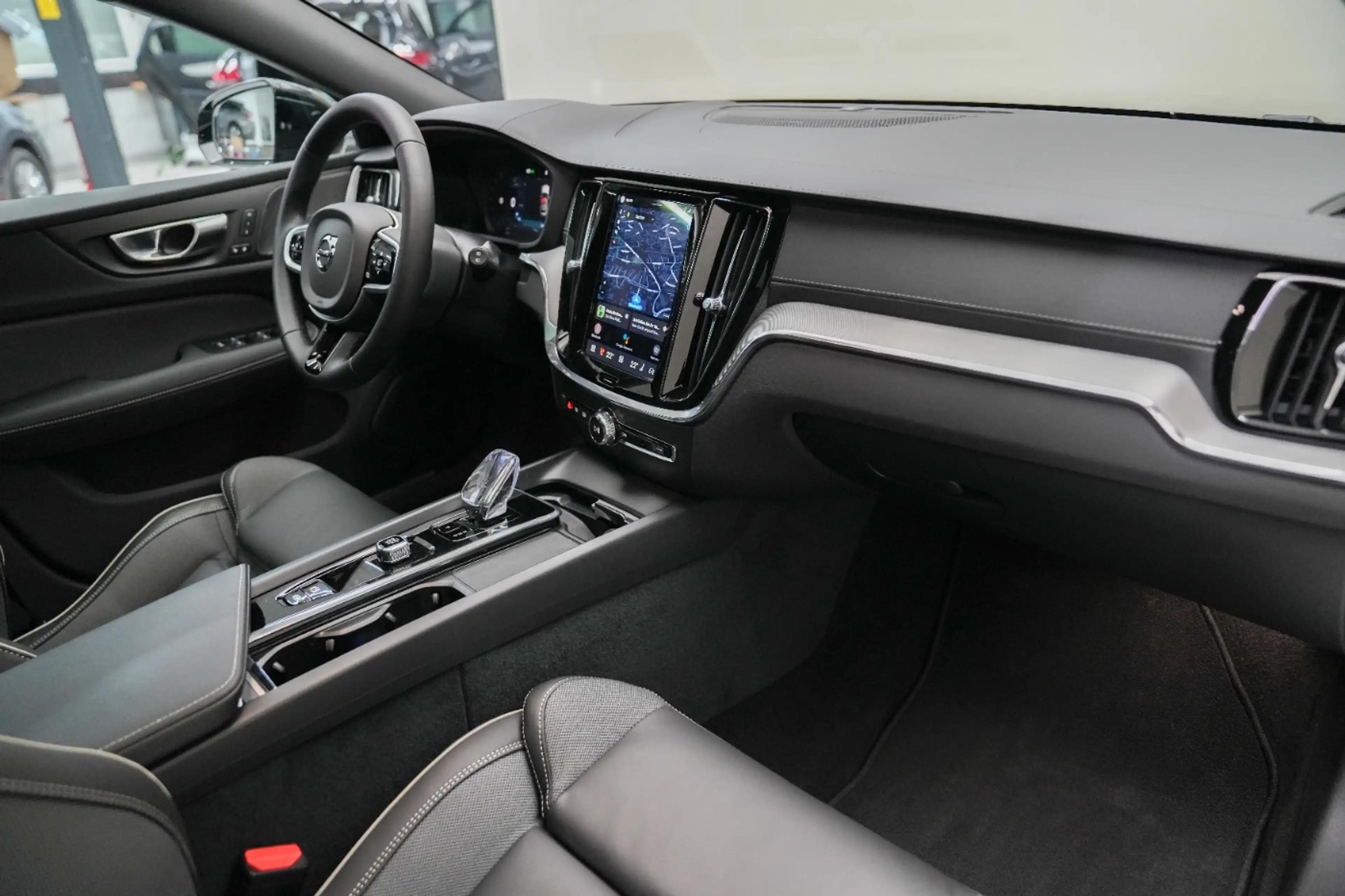 Volvo V60 Ultra, B4 Mild Hybrid, Benzin, Dark W-Paket — photo 8