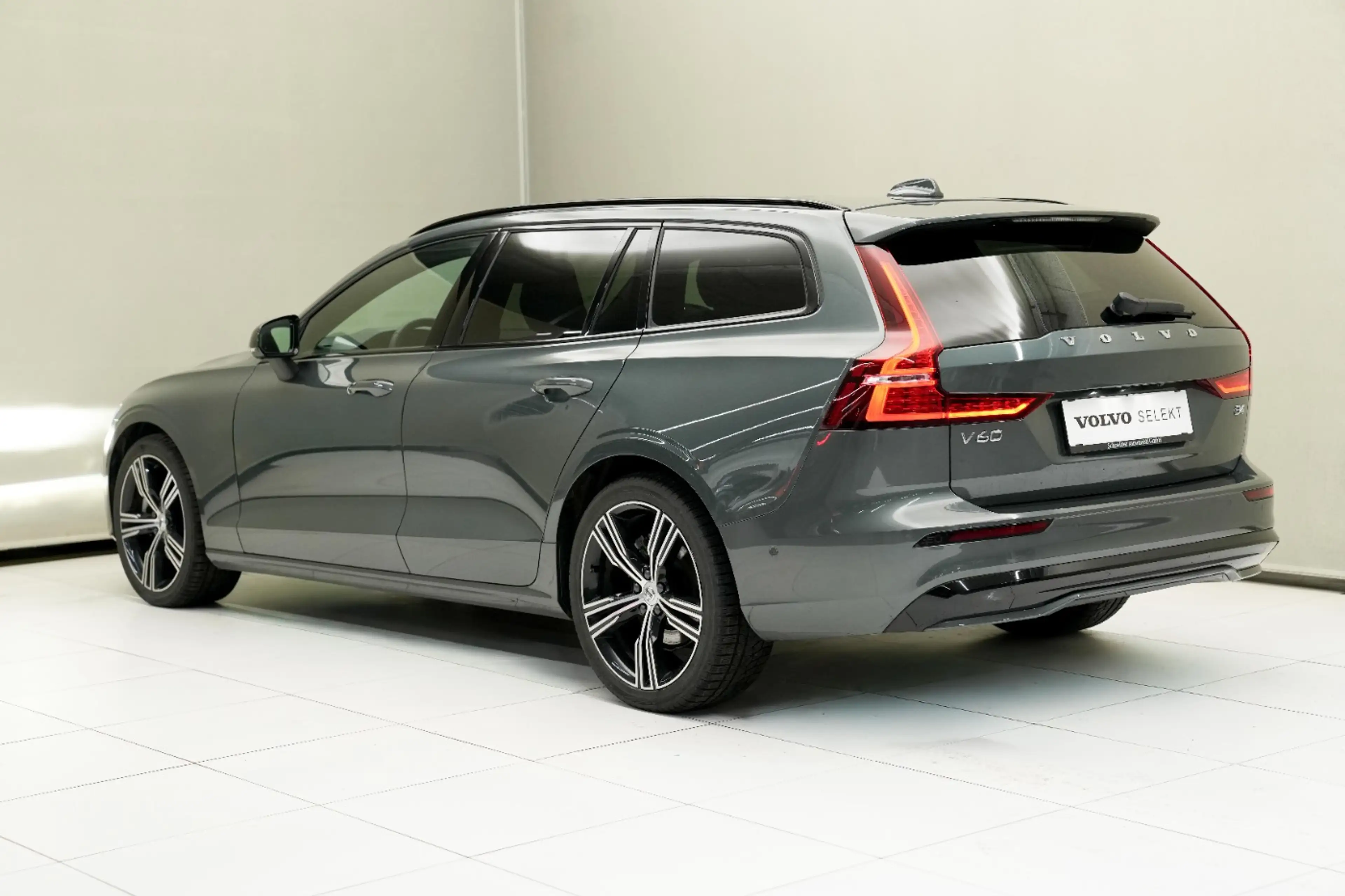 Volvo V60 Ultra, B4 Mild Hybrid, Benzin, Dark W-Paket — photo 10