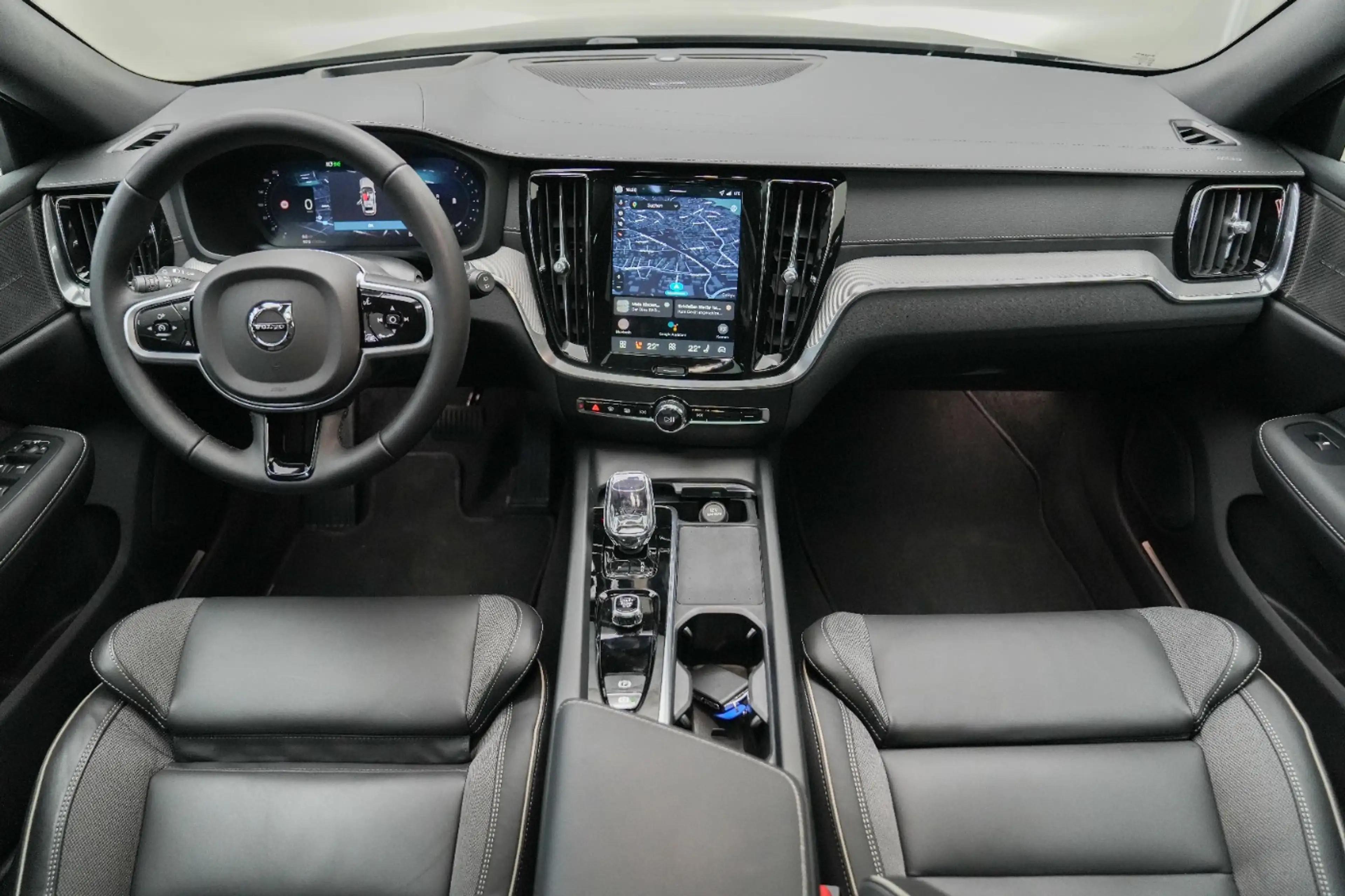 Volvo V60 Ultra, B4 Mild Hybrid, Benzin, Dark W-Paket — photo 7