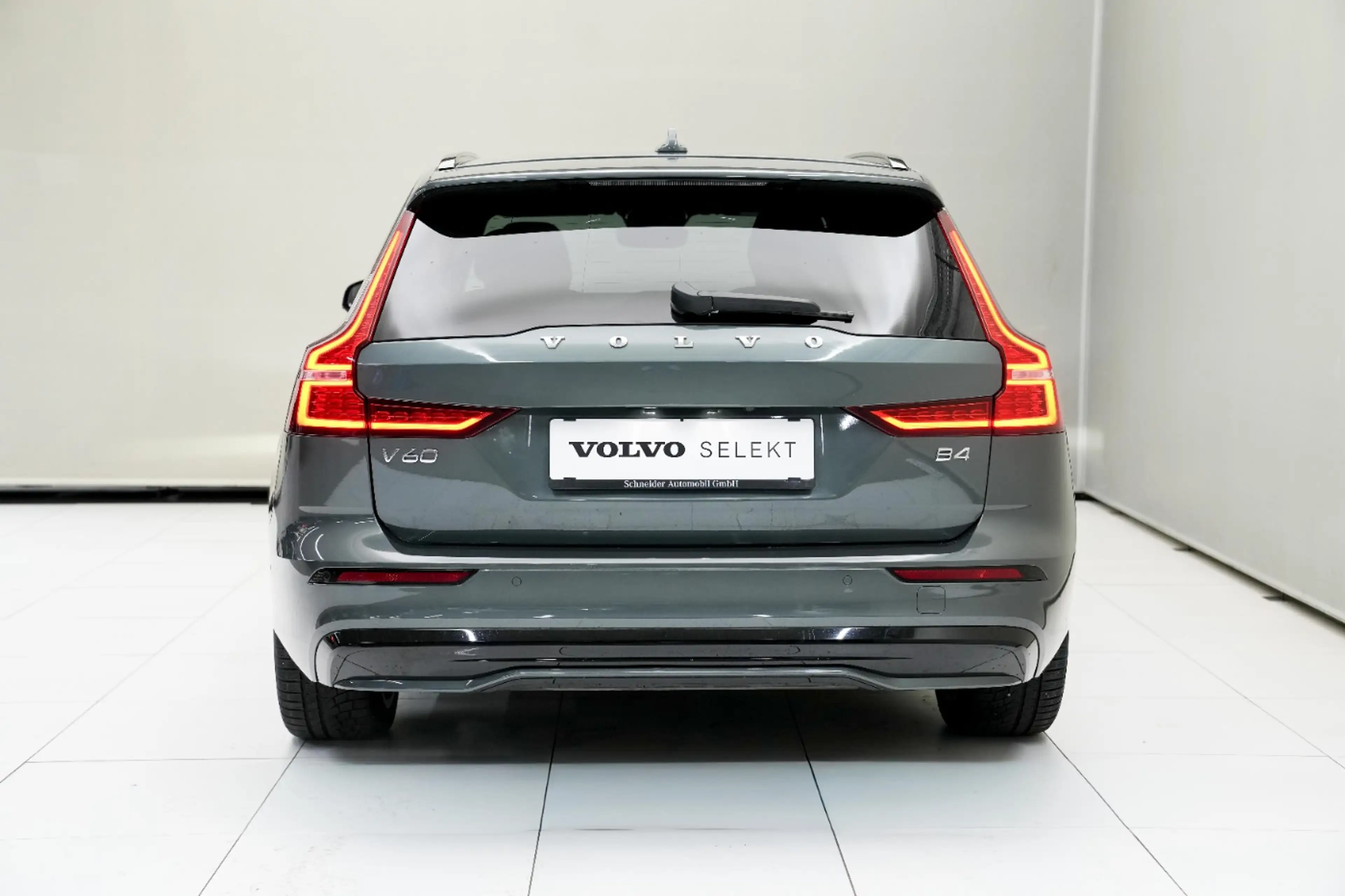 Volvo V60 Ultra, B4 Mild Hybrid, Benzin, Dark W-Paket — photo 11