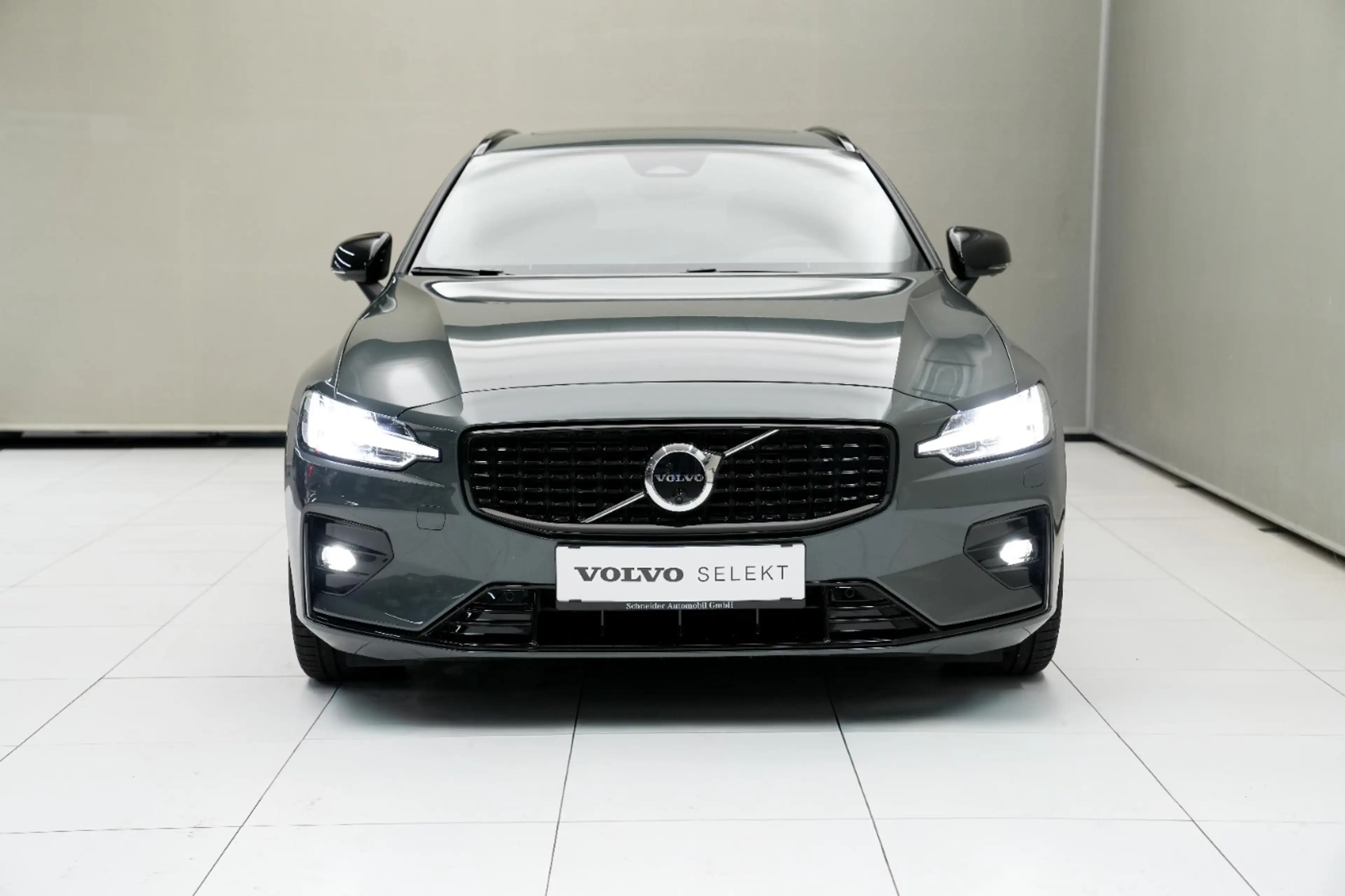 Volvo V60 Ultra, B4 Mild Hybrid, Benzin, Dark W-Paket — photo 3