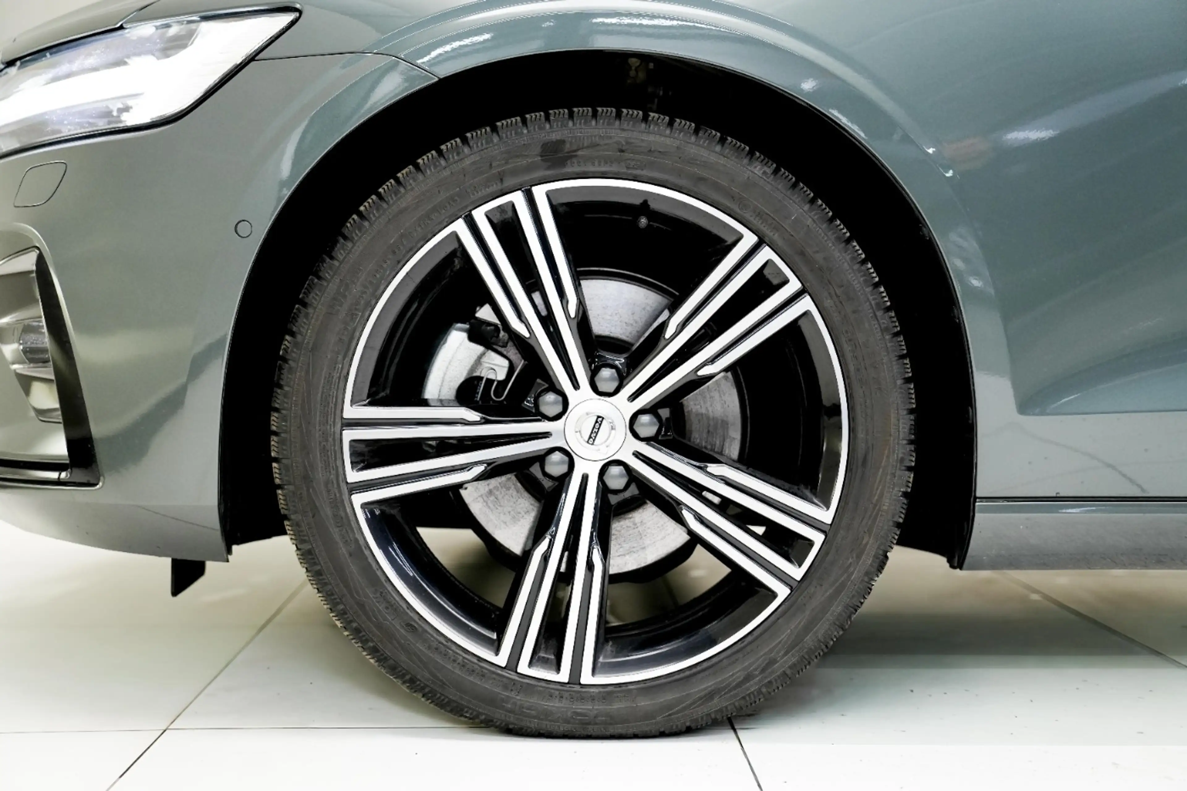 Volvo V60 Ultra, B4 Mild Hybrid, Benzin, Dark W-Paket — photo 4