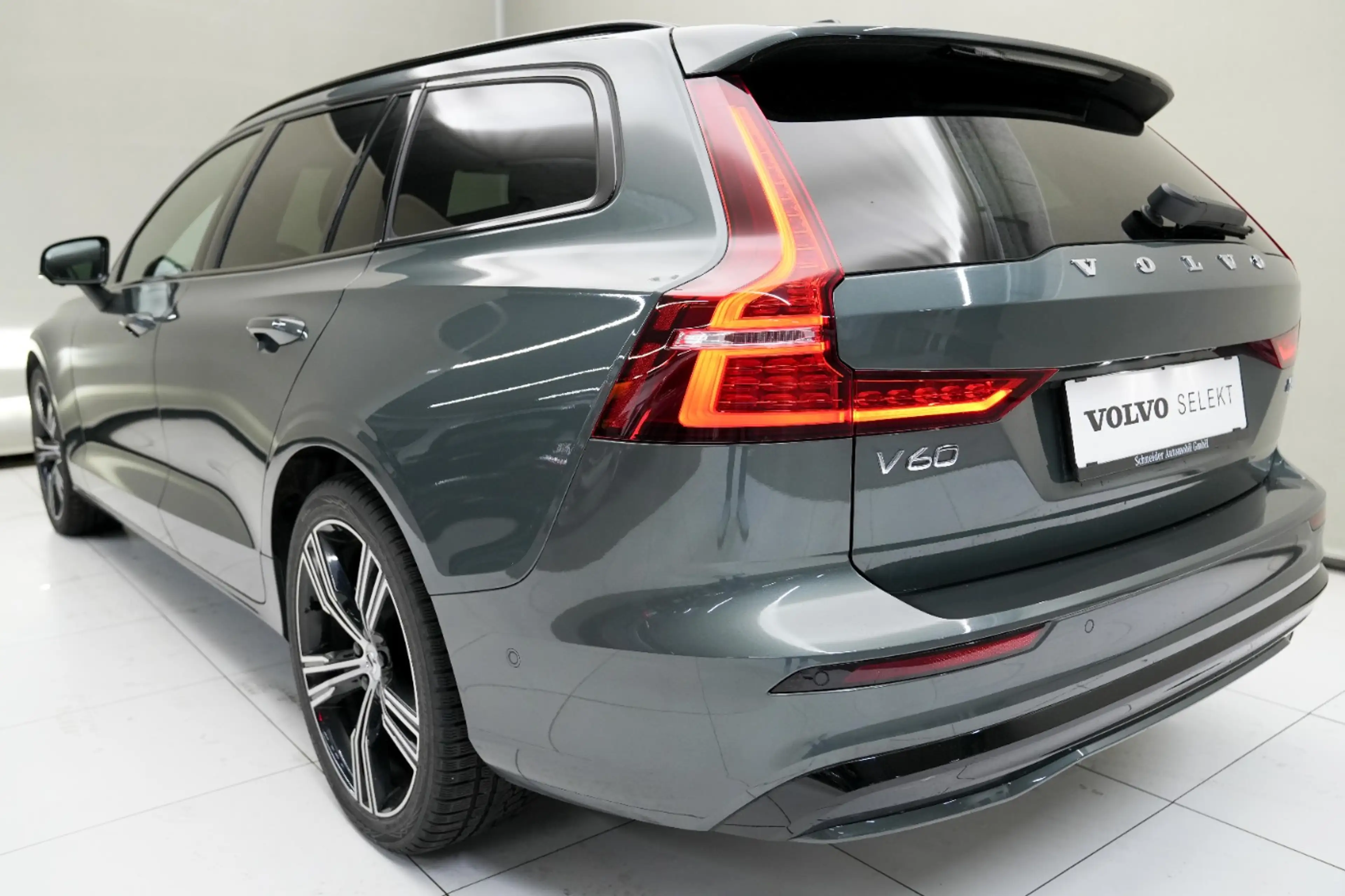 Volvo V60 Ultra, B4 Mild Hybrid, Benzin, Dark W-Paket — photo 12
