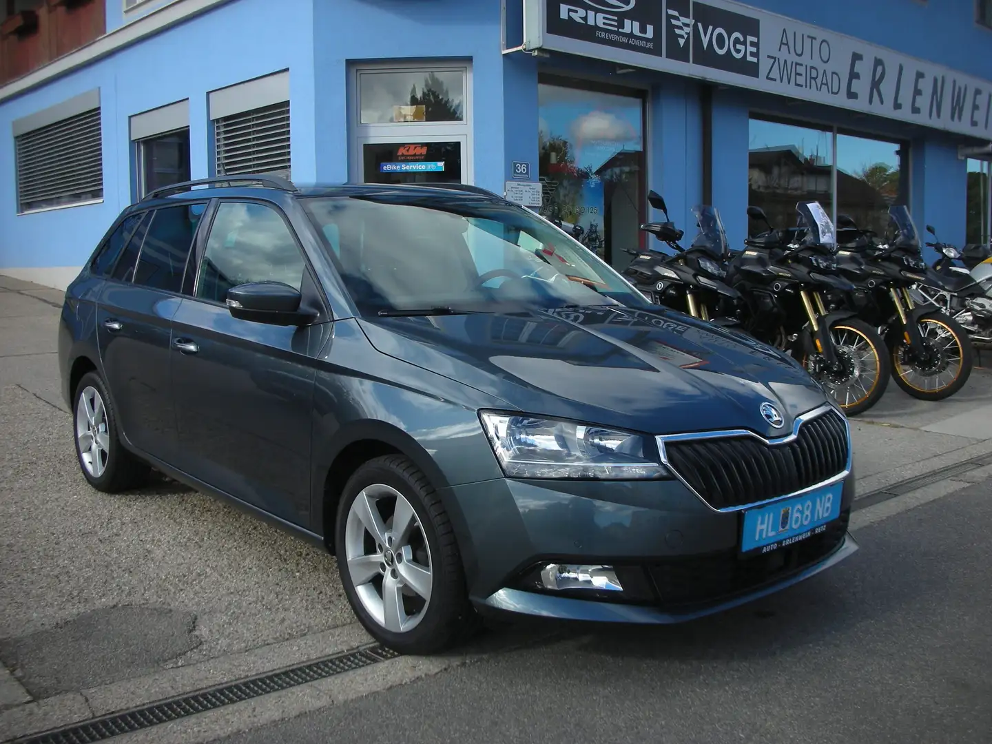 Skoda Fabia Fabia Combi Style 1,0 TSI Style 8-fach bereift !! Grau - 1