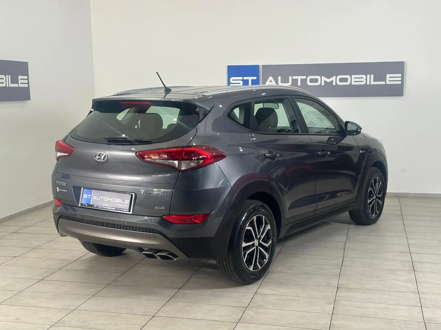 Hyundai TUCSON Style 4WD Aut. // SITZHEIZUNG // PDC // Grigio - 2