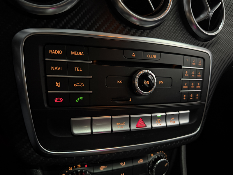 Mercedes-Benz A 180 Ambition - Pano / Navi / Bluetooth — photo 22