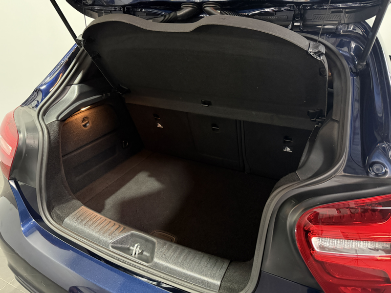Mercedes-Benz A 180 Ambition - Pano / Navi / Bluetooth — photo 32