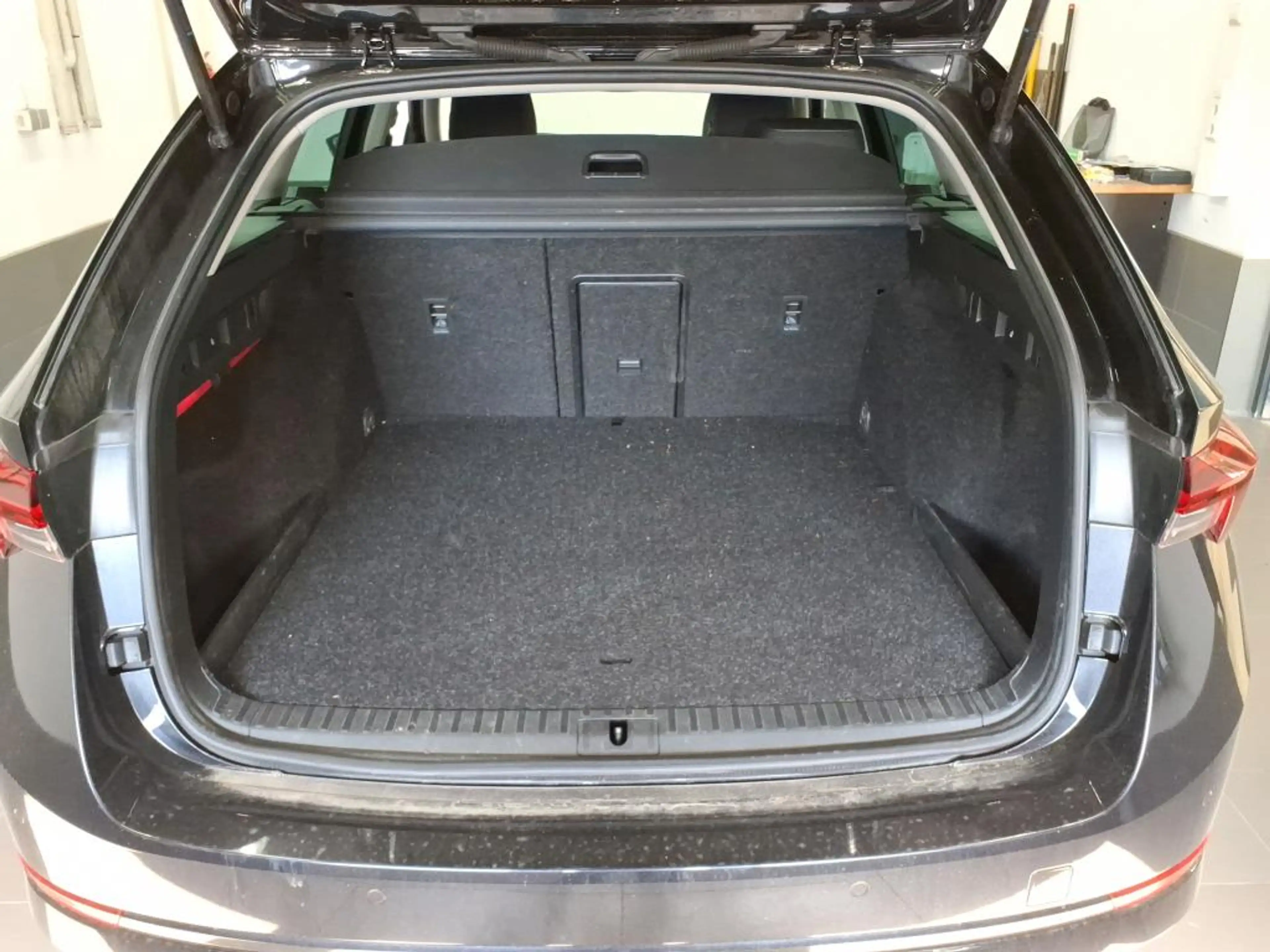 Skoda Octavia Combi 1.4 TSI iV 204pk DSG PHEV Ambition / Matrix — photo 13