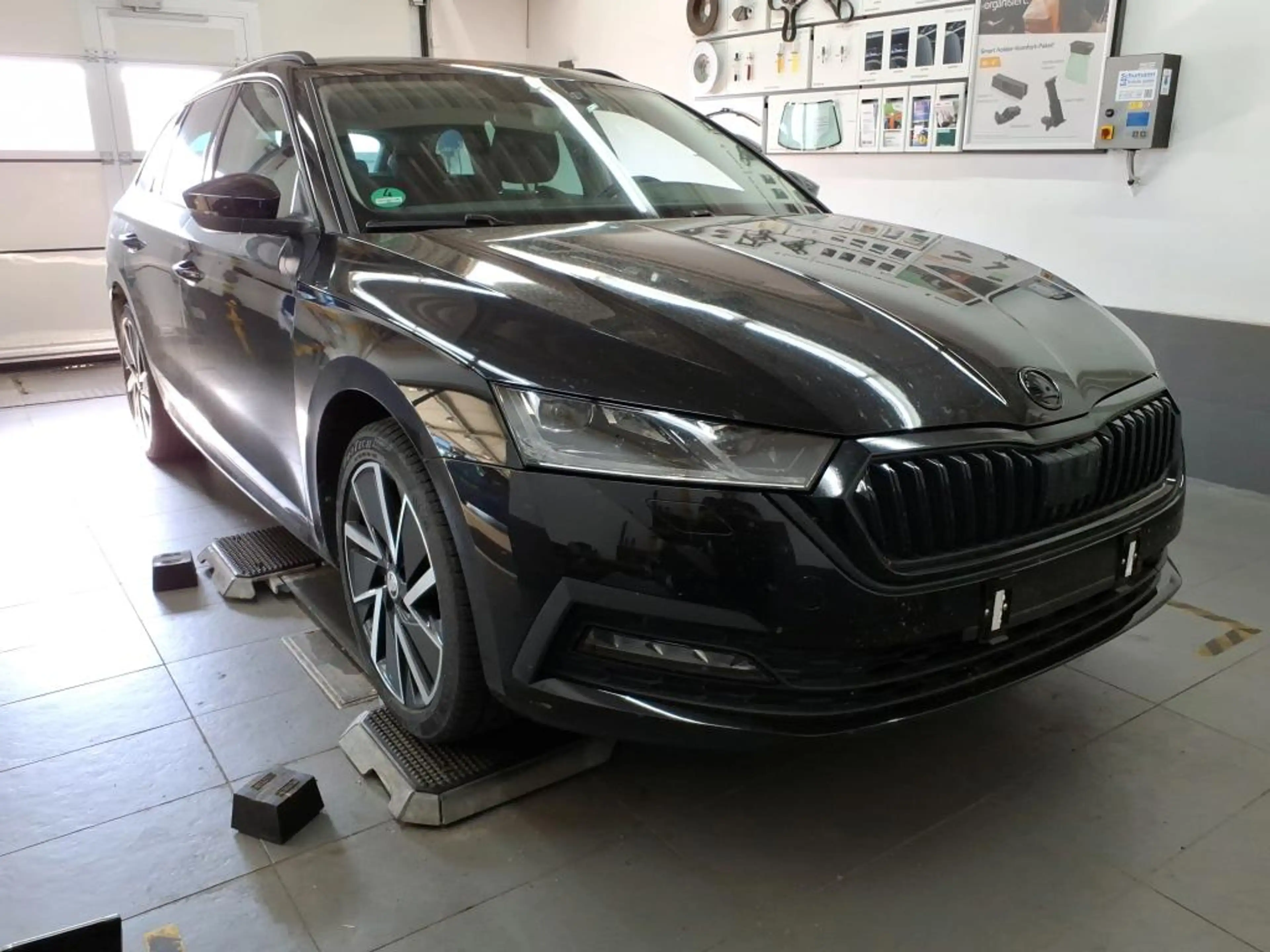 Skoda Octavia Combi 1.4 TSI iV 204pk DSG PHEV Ambition / Matrix — photo 2