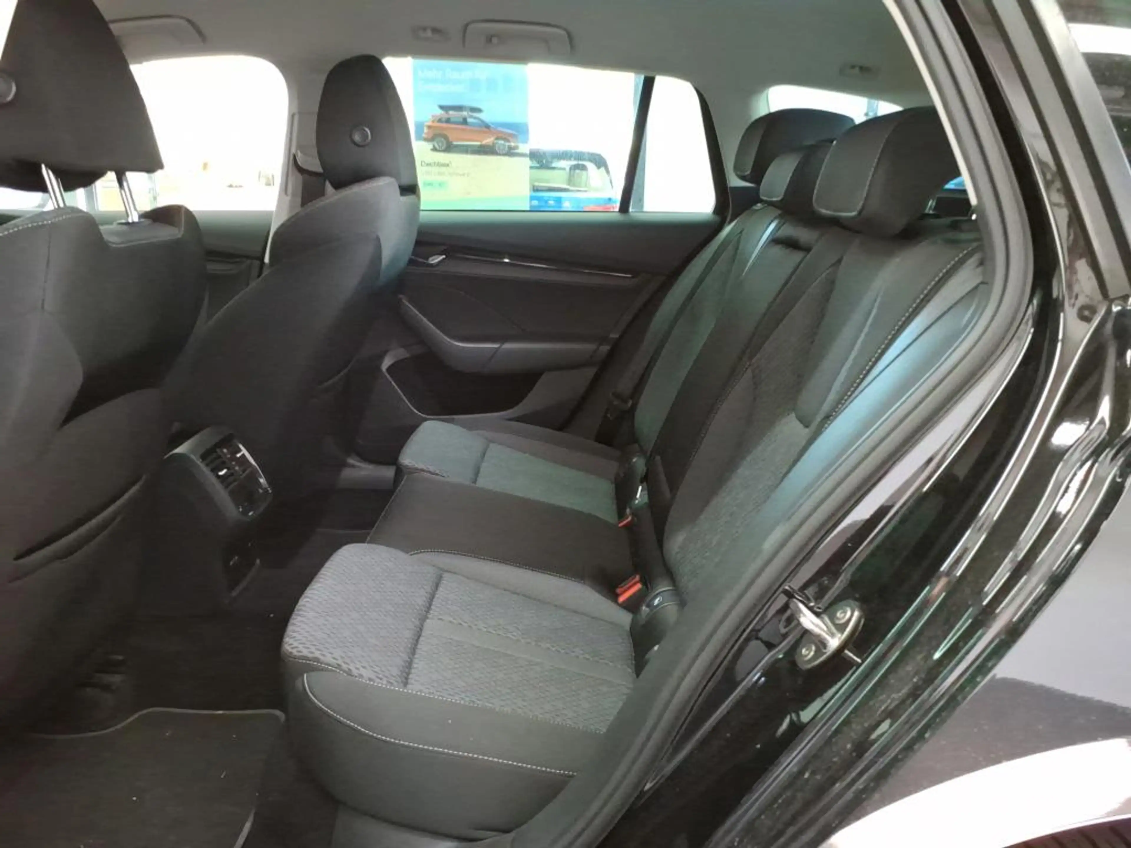 Skoda Octavia Combi 1.4 TSI iV 204pk DSG PHEV Ambition / Matrix — photo 10
