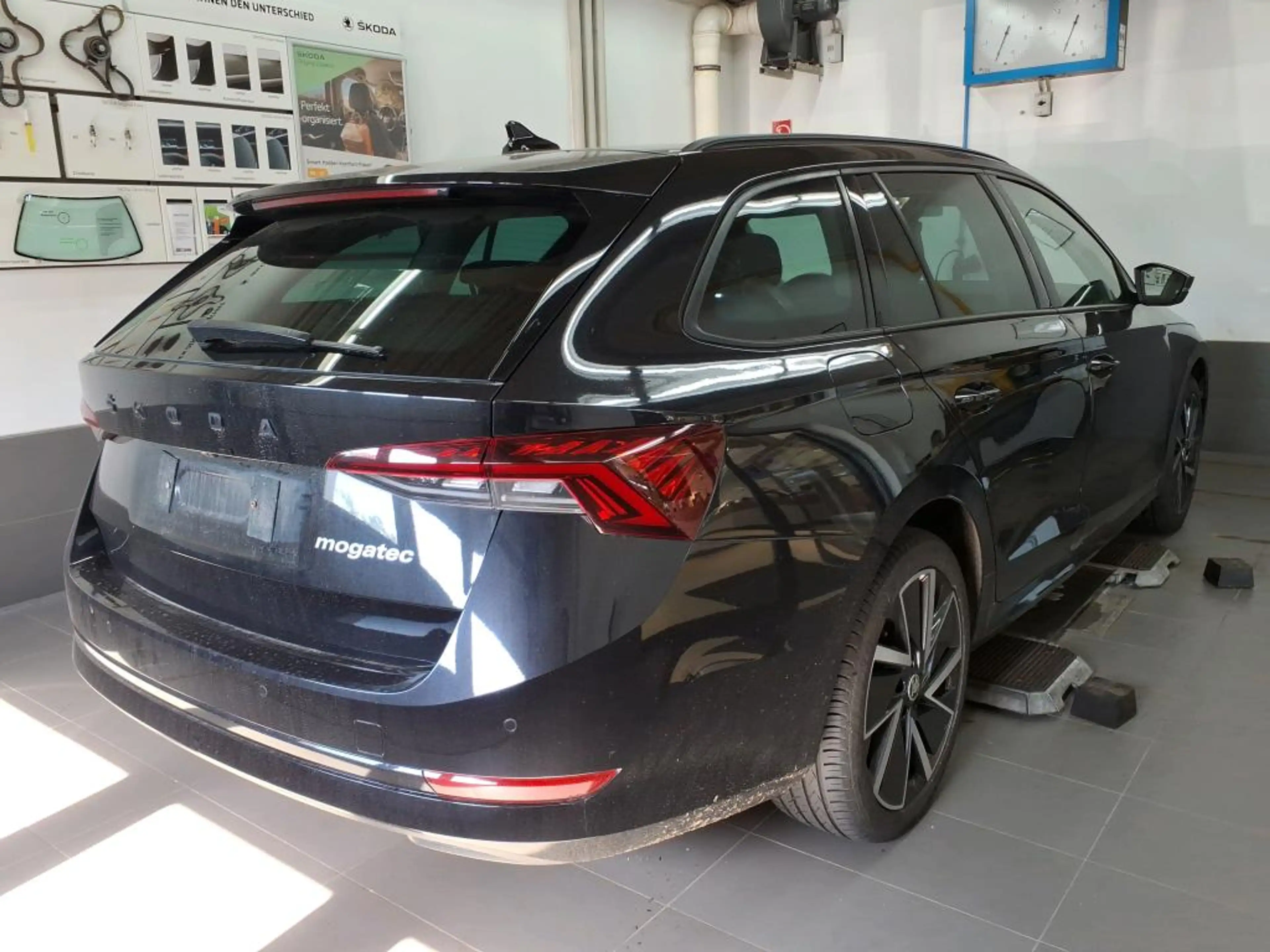 Skoda Octavia Combi 1.4 TSI iV 204pk DSG PHEV Ambition / Matrix — photo 6