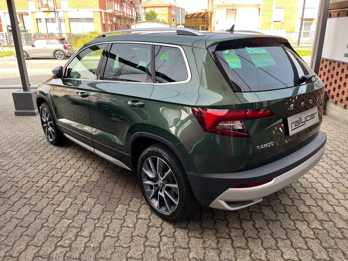 Skoda Karoq 1.5 tsi Scout dsg *pari al nuovo *soli 12.000km Vert - 2