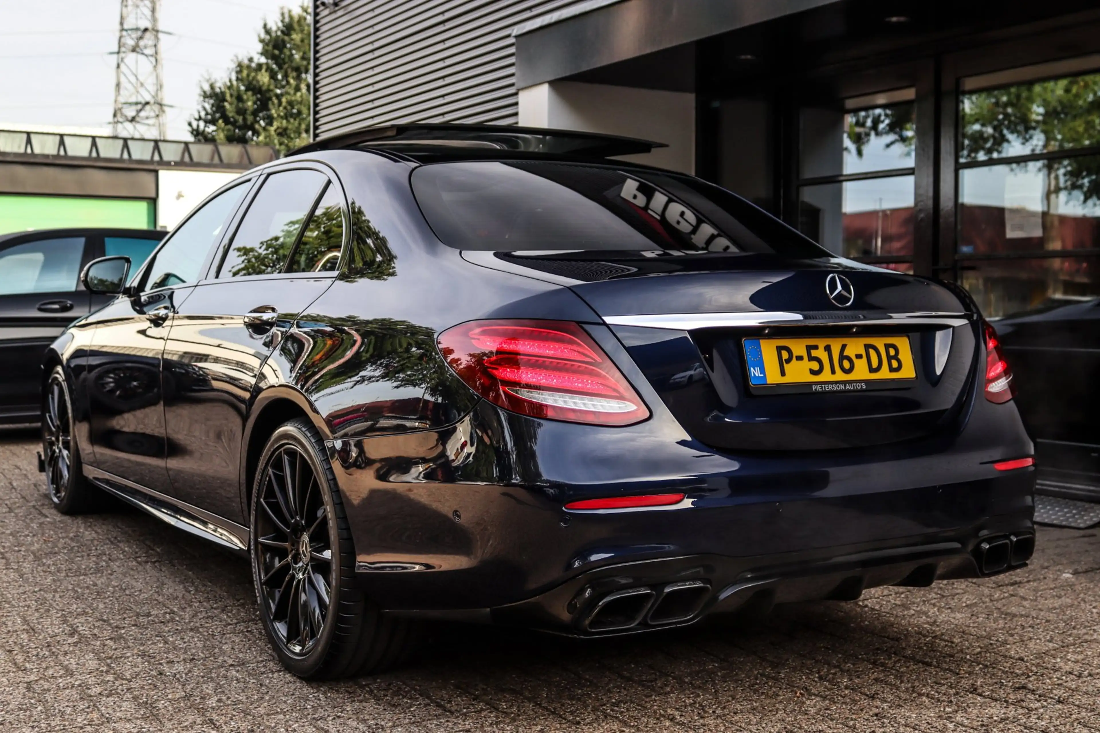 Mercedes-Benz E 400 4Matic PANO AMG 63 LOOK HUD ACC — photo 5