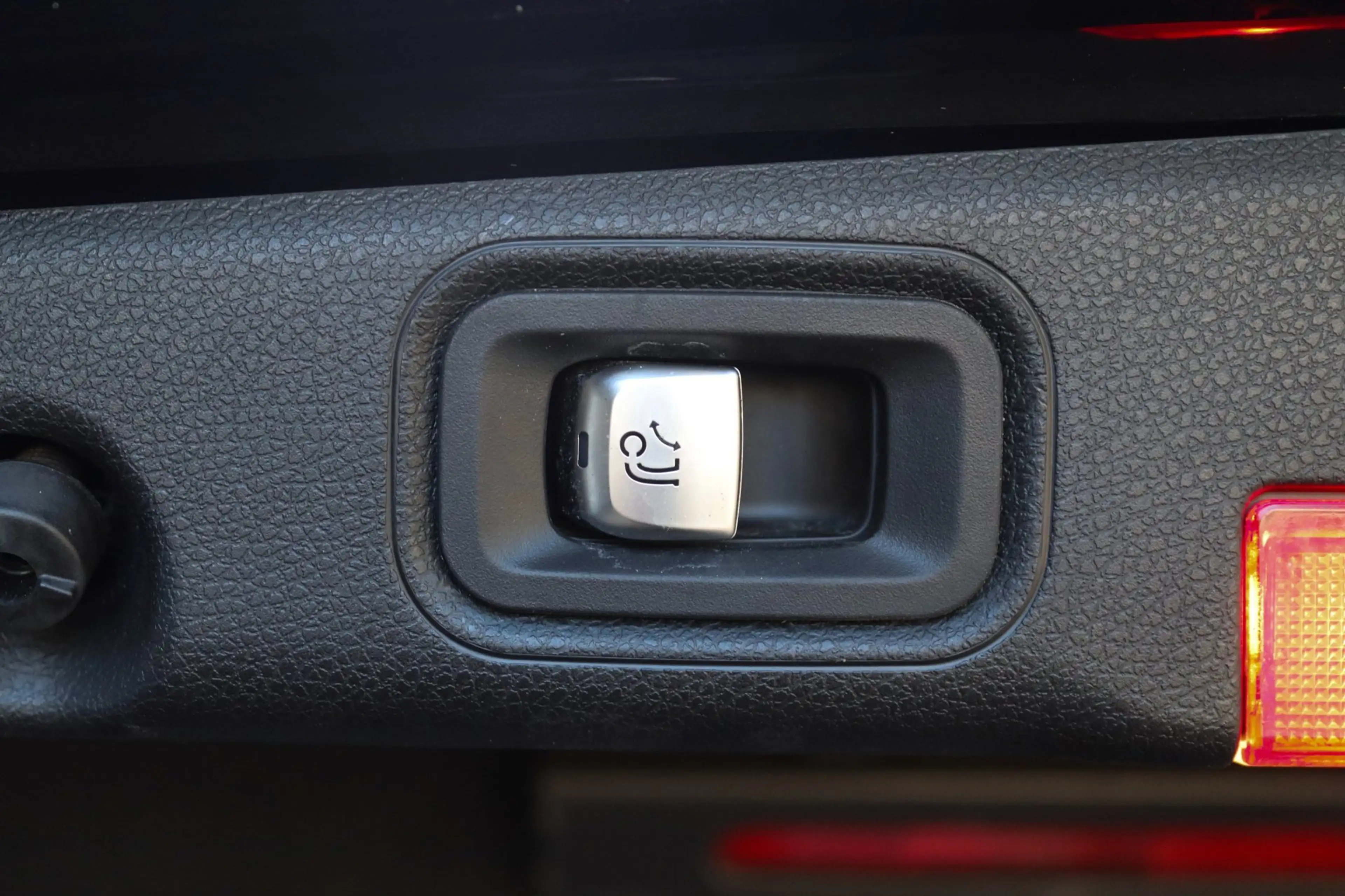Mercedes-Benz E 400 4Matic PANO AMG 63 LOOK HUD ACC — photo 13
