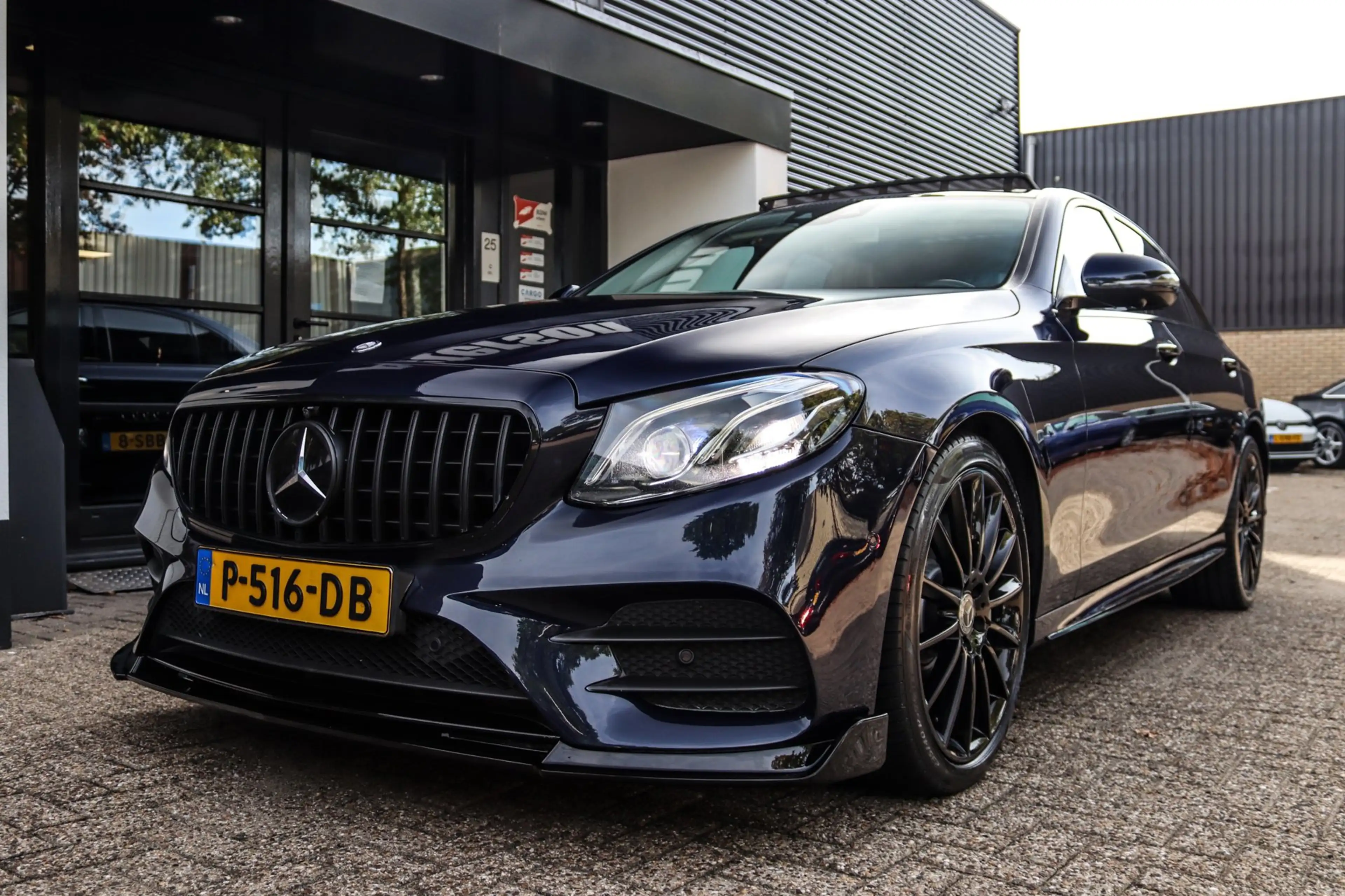 Mercedes-Benz E 400 4Matic PANO AMG 63 LOOK HUD ACC — photo 7