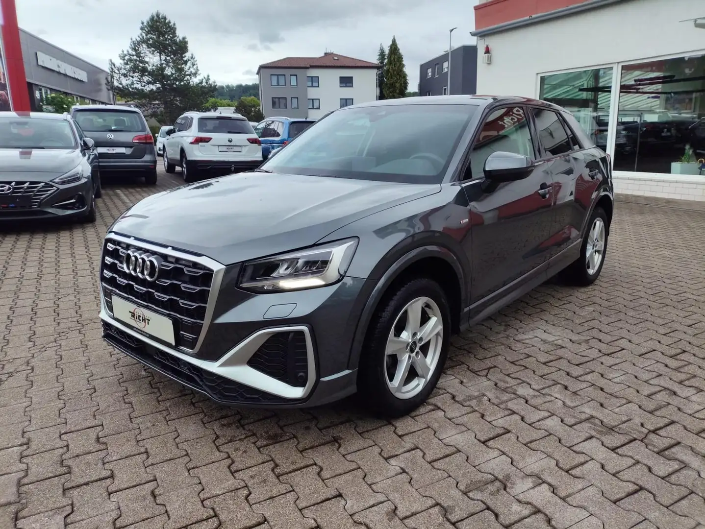 Audi Q2 35TFSI S-Line Navi LED SHZ PDC Grau - 2