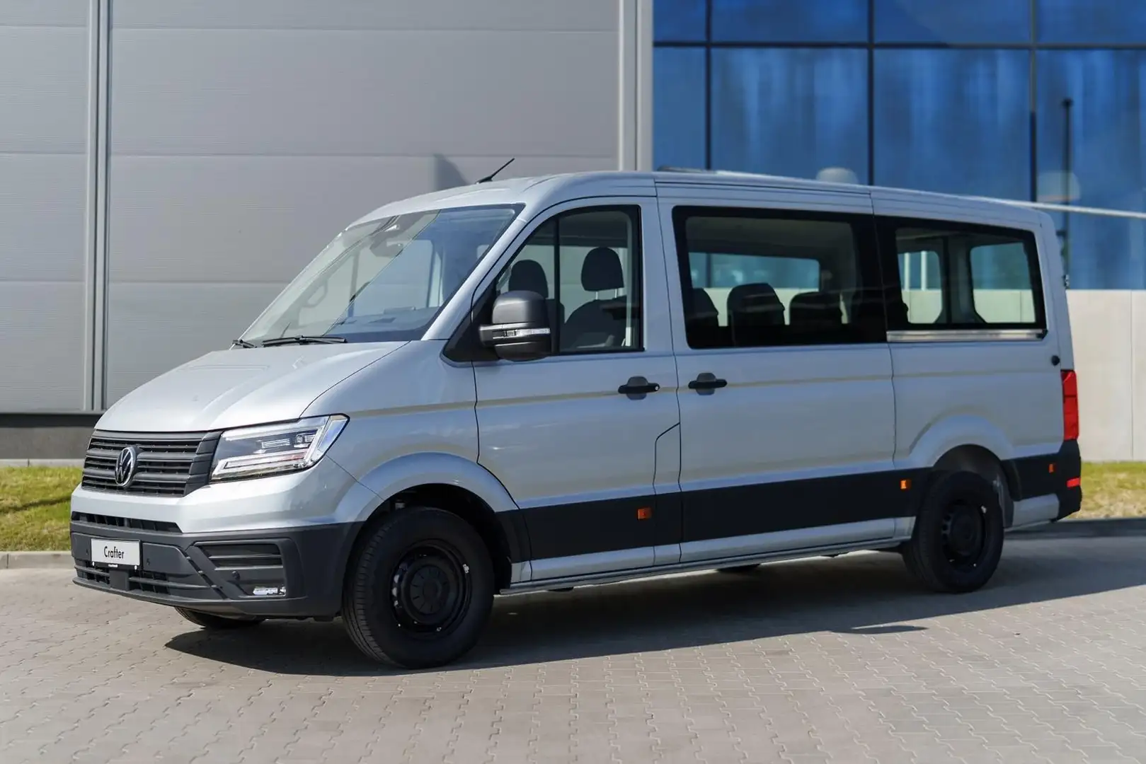 Volkswagen Crafter 35 MR 9 Sitzer LED Standheizung AHK Plateado - 2