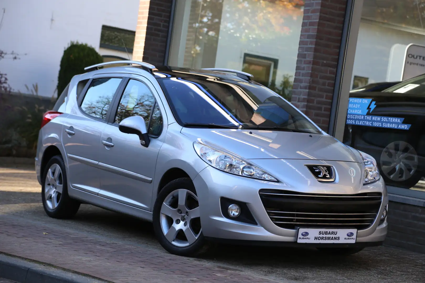 Peugeot 207 SW 1.6 VTi Première Panorama Navi Grijs - 1