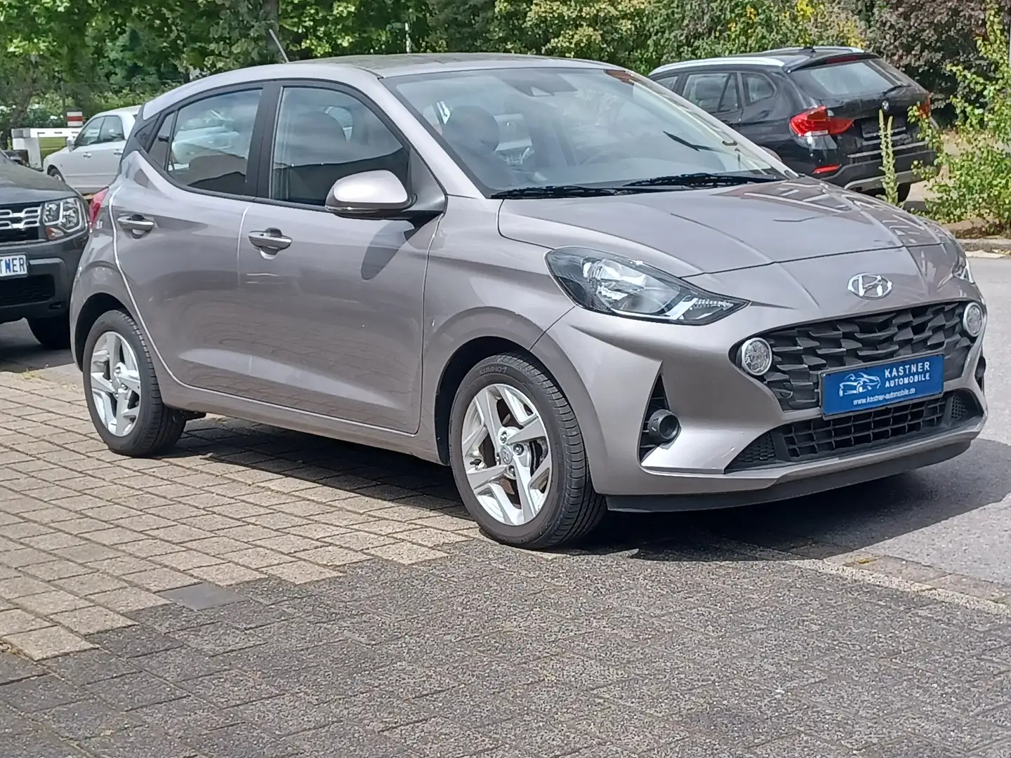 Hyundai i10 Trend Automatik AndroidAut AppleCP Sitzheizg Grigio - 1