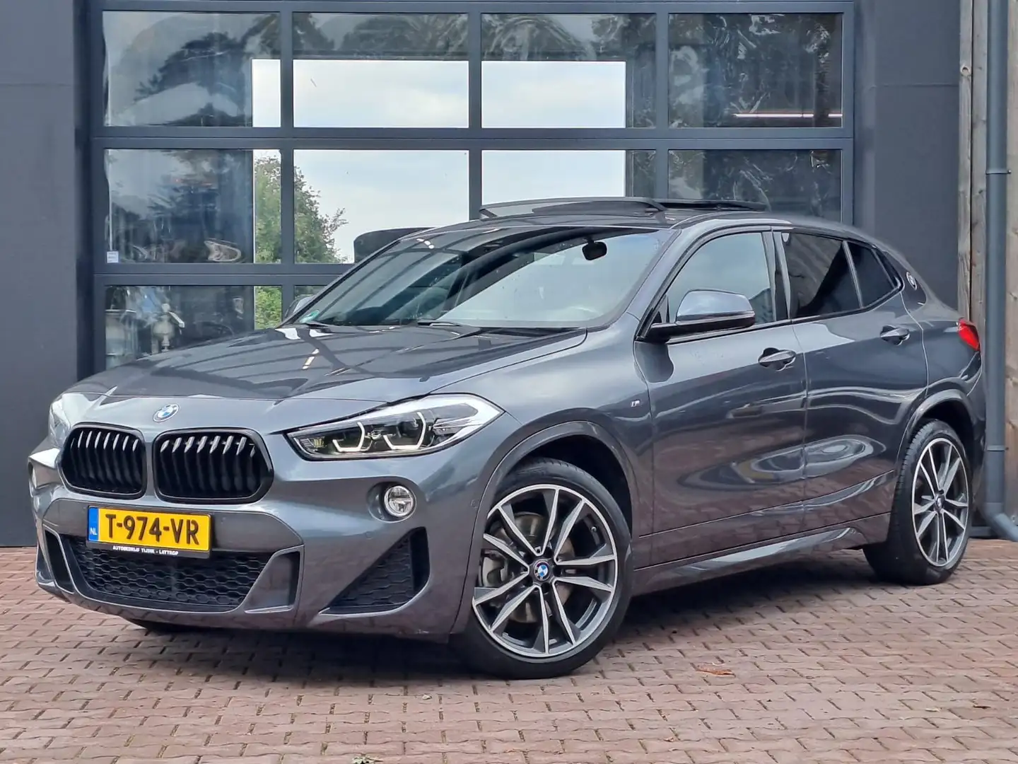 BMW X2 sDrive20i High Executive M Sport 192PK | Pano | Tr Grijs - 1