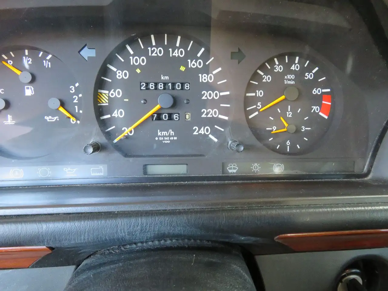 Mercedes-Benz E 300, foto 2