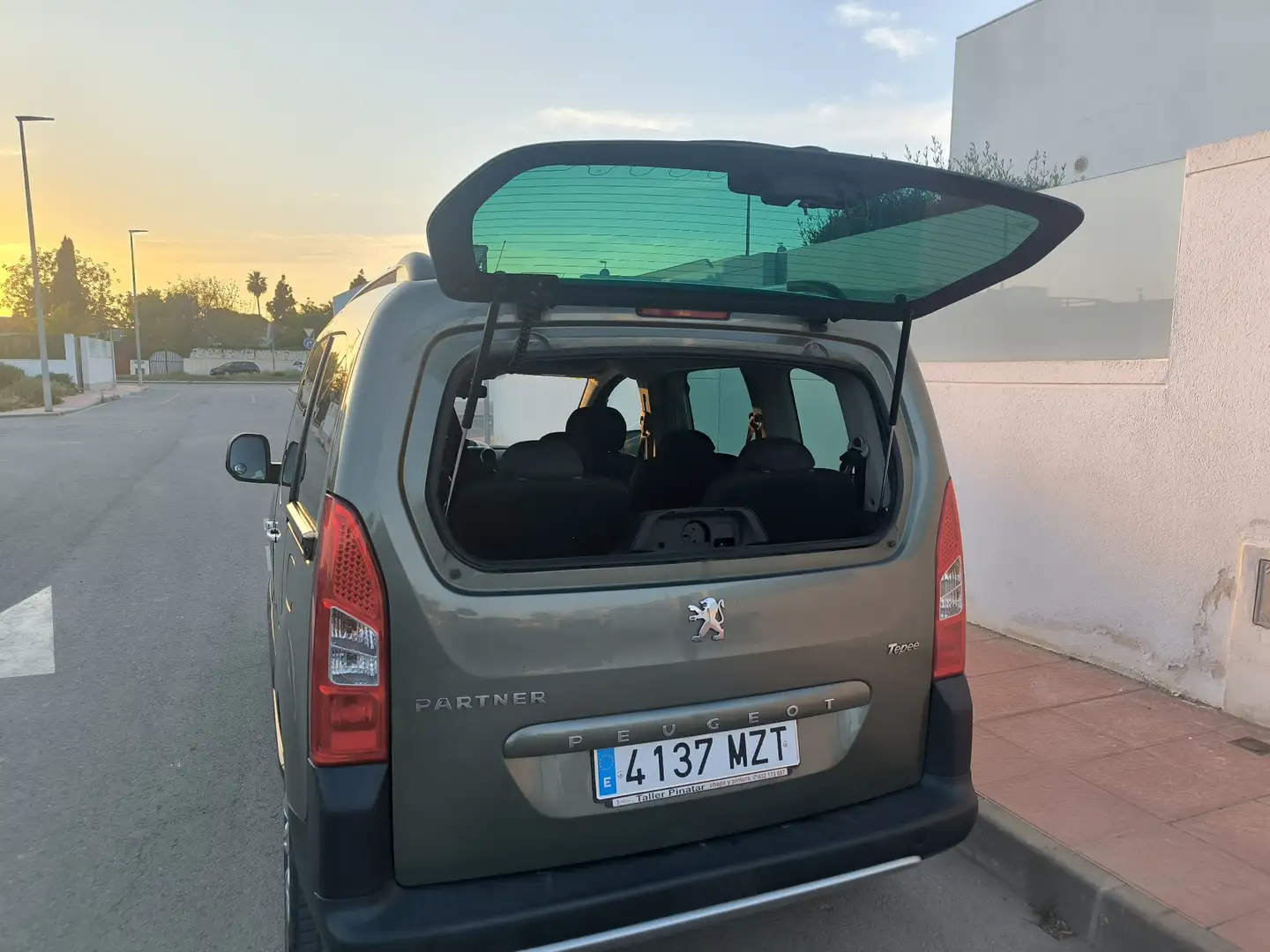 Peugeot Partner Tepee 1.6HDI Premium 110 - 2