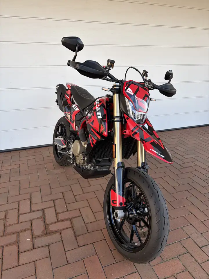 Ducati Hypermotard 698