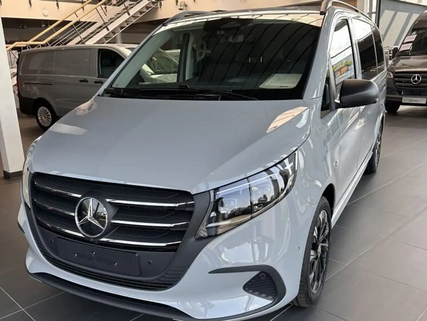 Mercedes-Benz Vito Tourer 119 cdi L2 SELECT Grau - 1