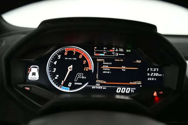 Lamborghini Huracan view 28