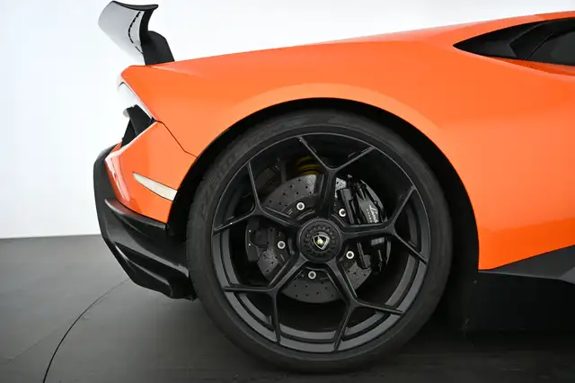 Lamborghini Huracan view 17
