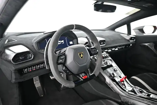 Lamborghini Huracan view 23