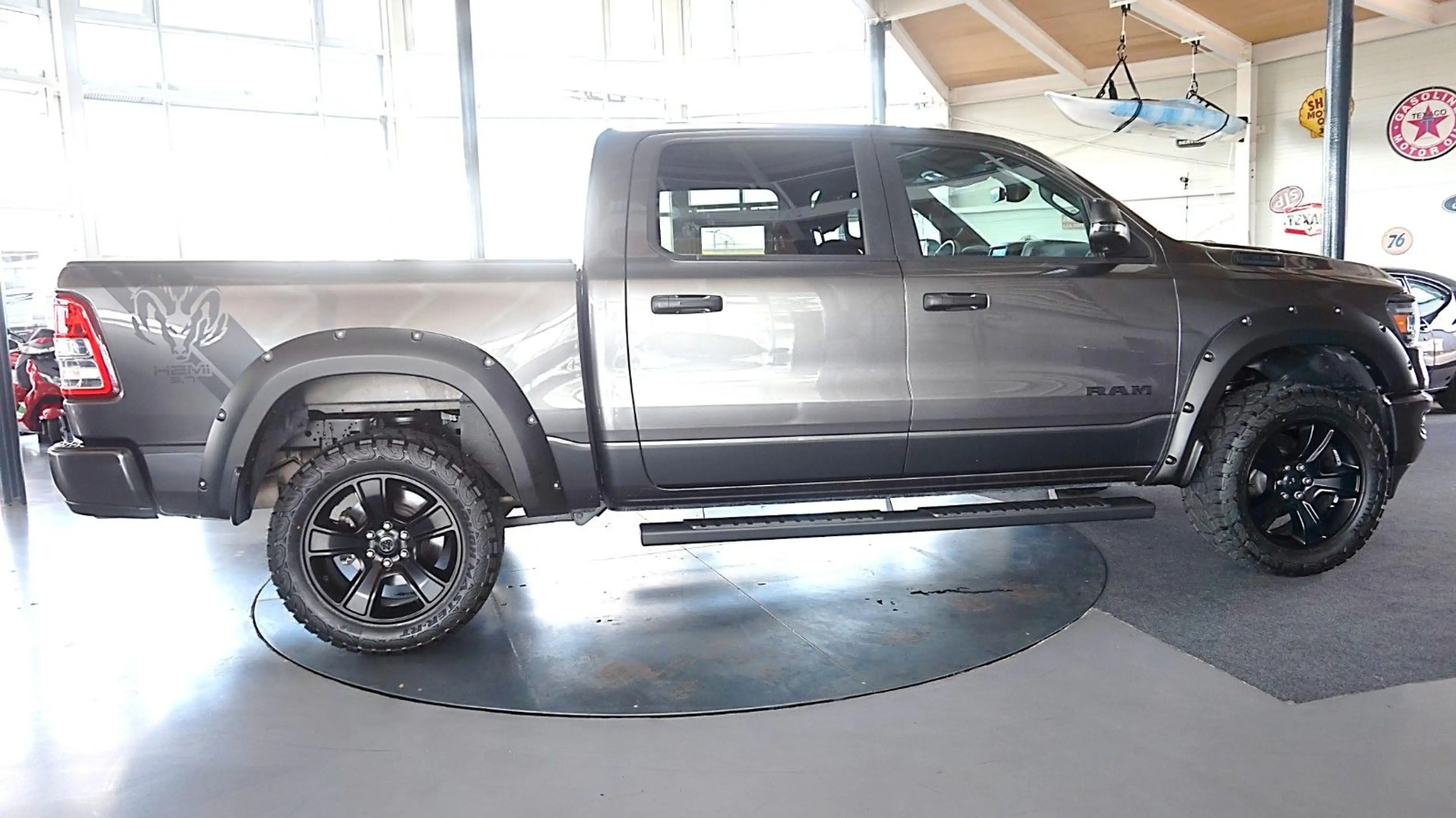 Dodge RAM 1500 HEMI 5.7l Crew-Cab*4x4*Navi*Alu20*AHK — photo 3