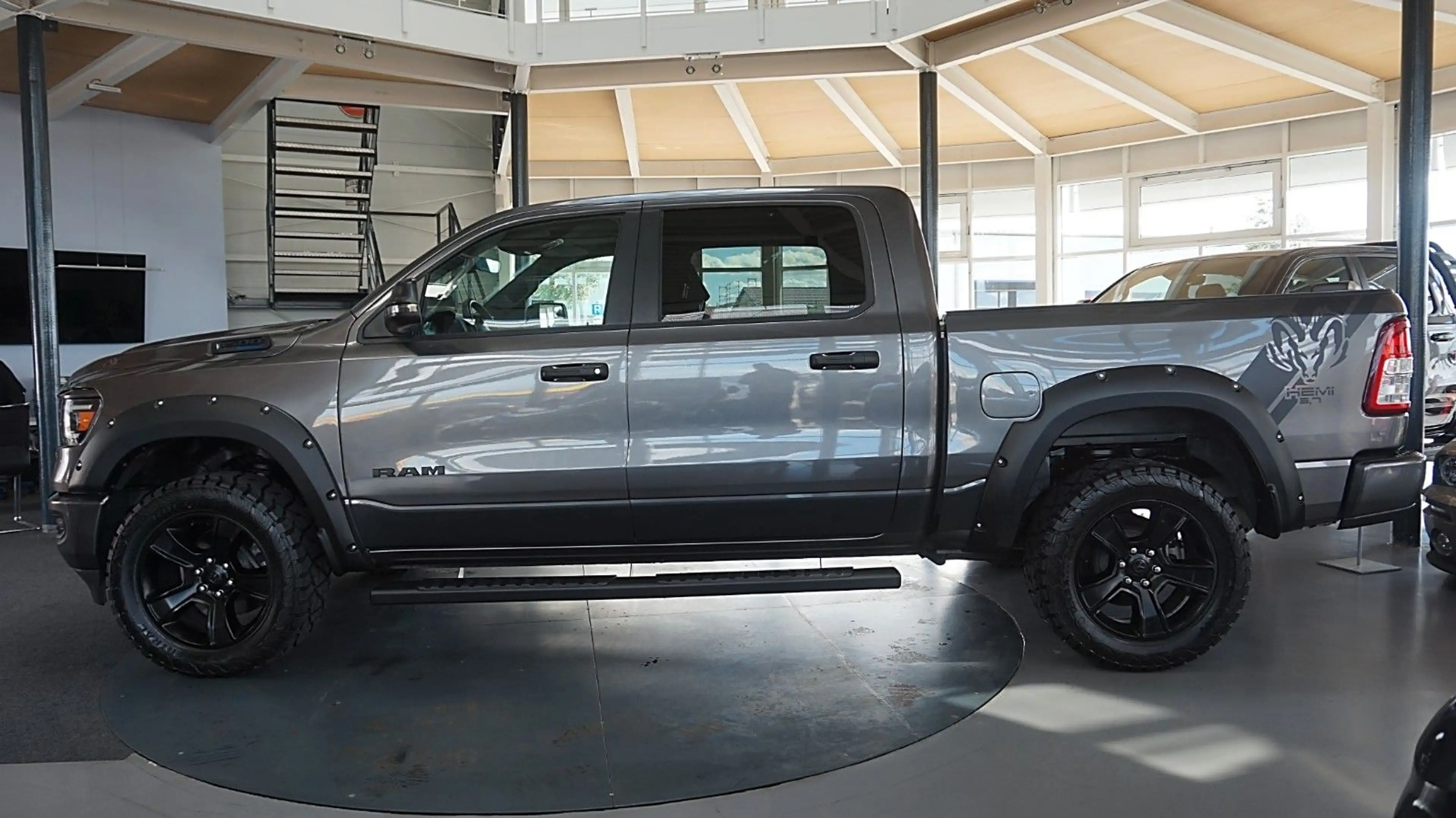 Dodge RAM 1500 HEMI 5.7l Crew-Cab*4x4*Navi*Alu20*AHK — photo 2