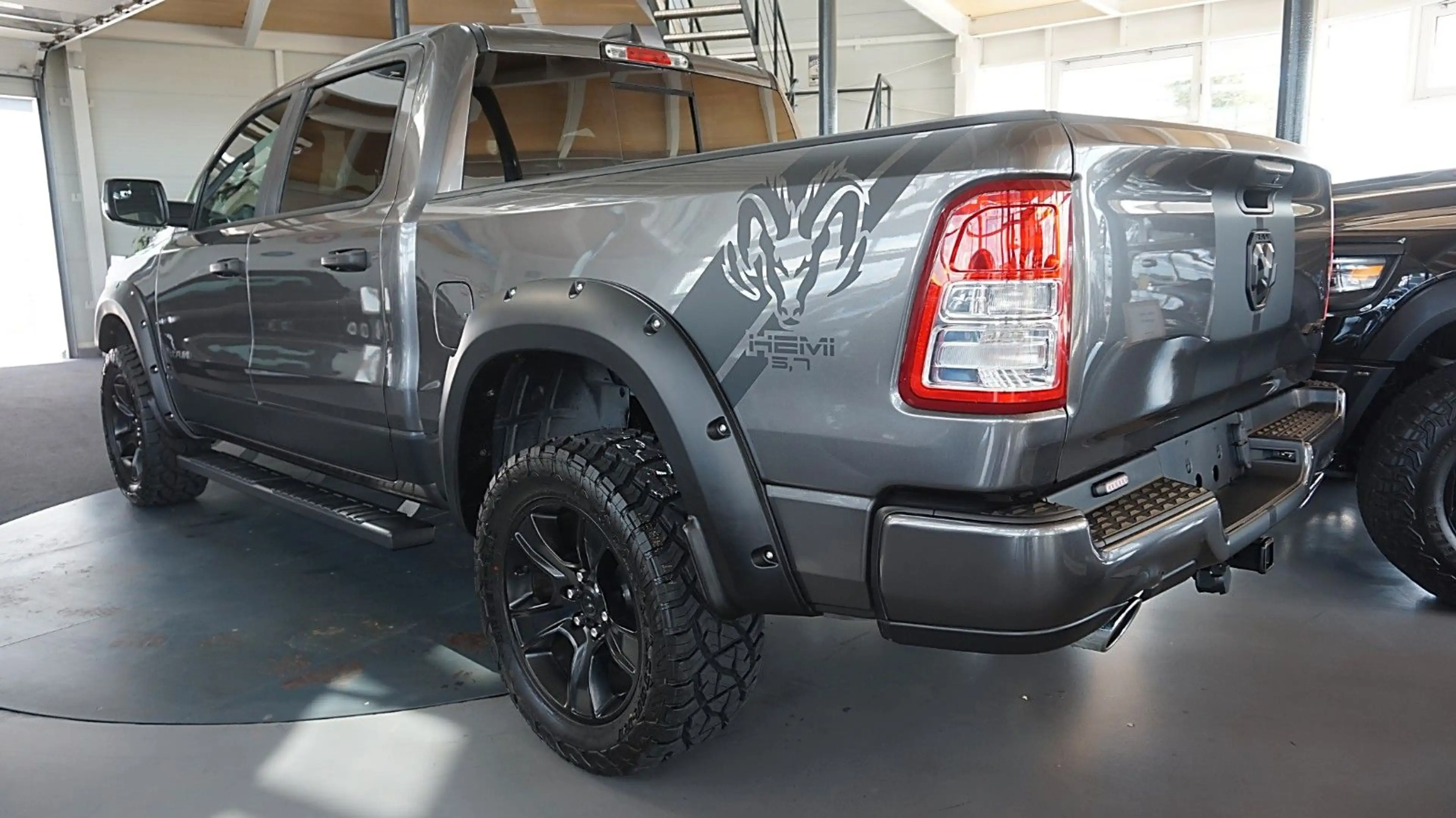 Dodge RAM 1500 HEMI 5.7l Crew-Cab*4x4*Navi*Alu20*AHK — photo 4