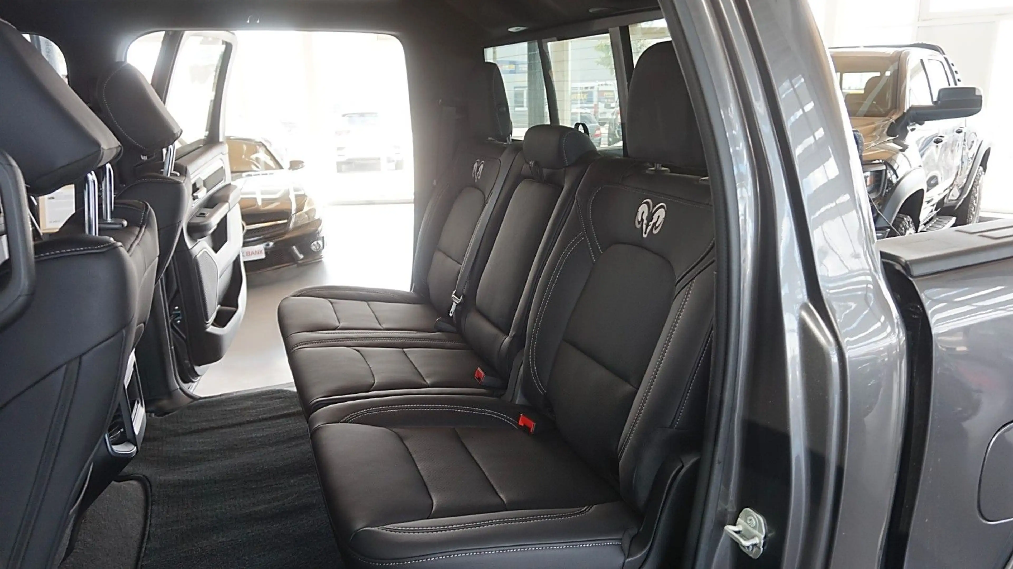 Dodge RAM 1500 HEMI 5.7l Crew-Cab*4x4*Navi*Alu20*AHK — photo 13