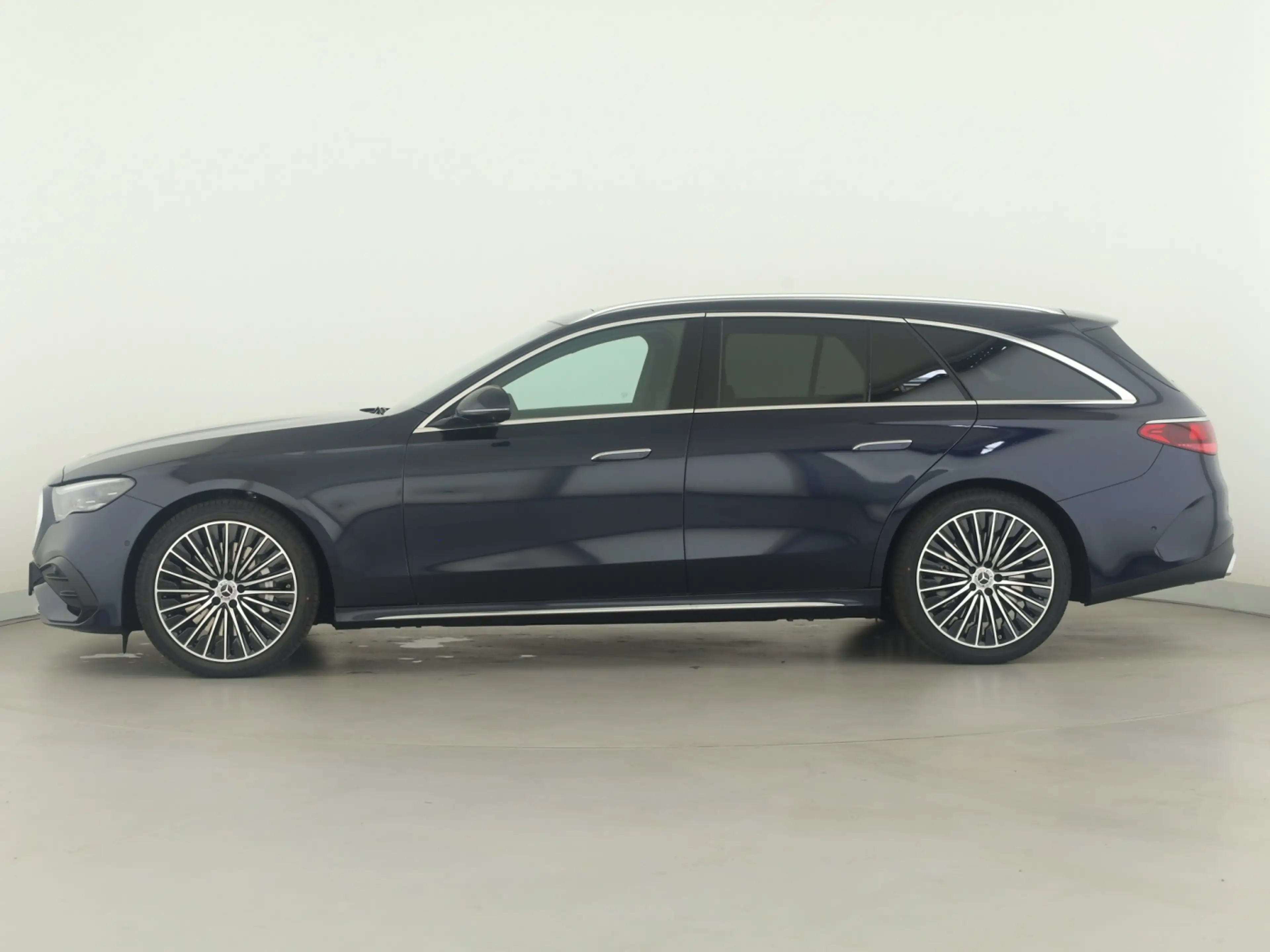 Mercedes-Benz E 450 d 4MATIC T-Modell 360 4xSHZ ACC AHK AUT LM — photo 7