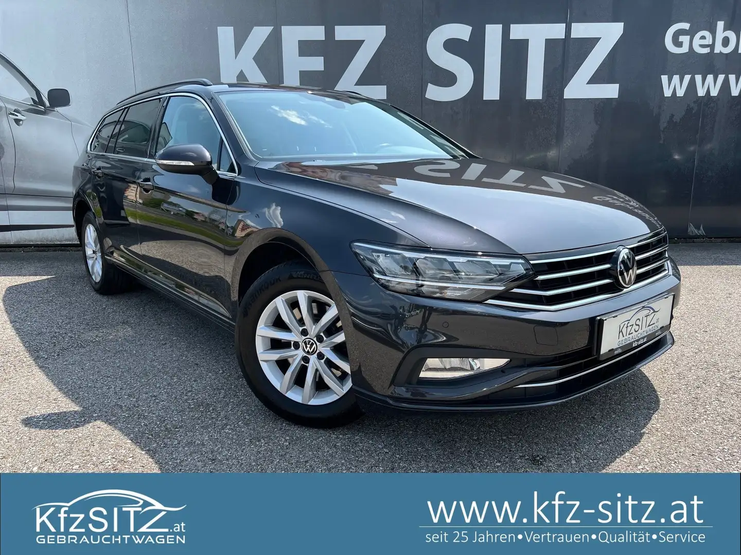 Volkswagen Passat Variant Business 2,0 SCR TDI DSG | AHK Gris - 1