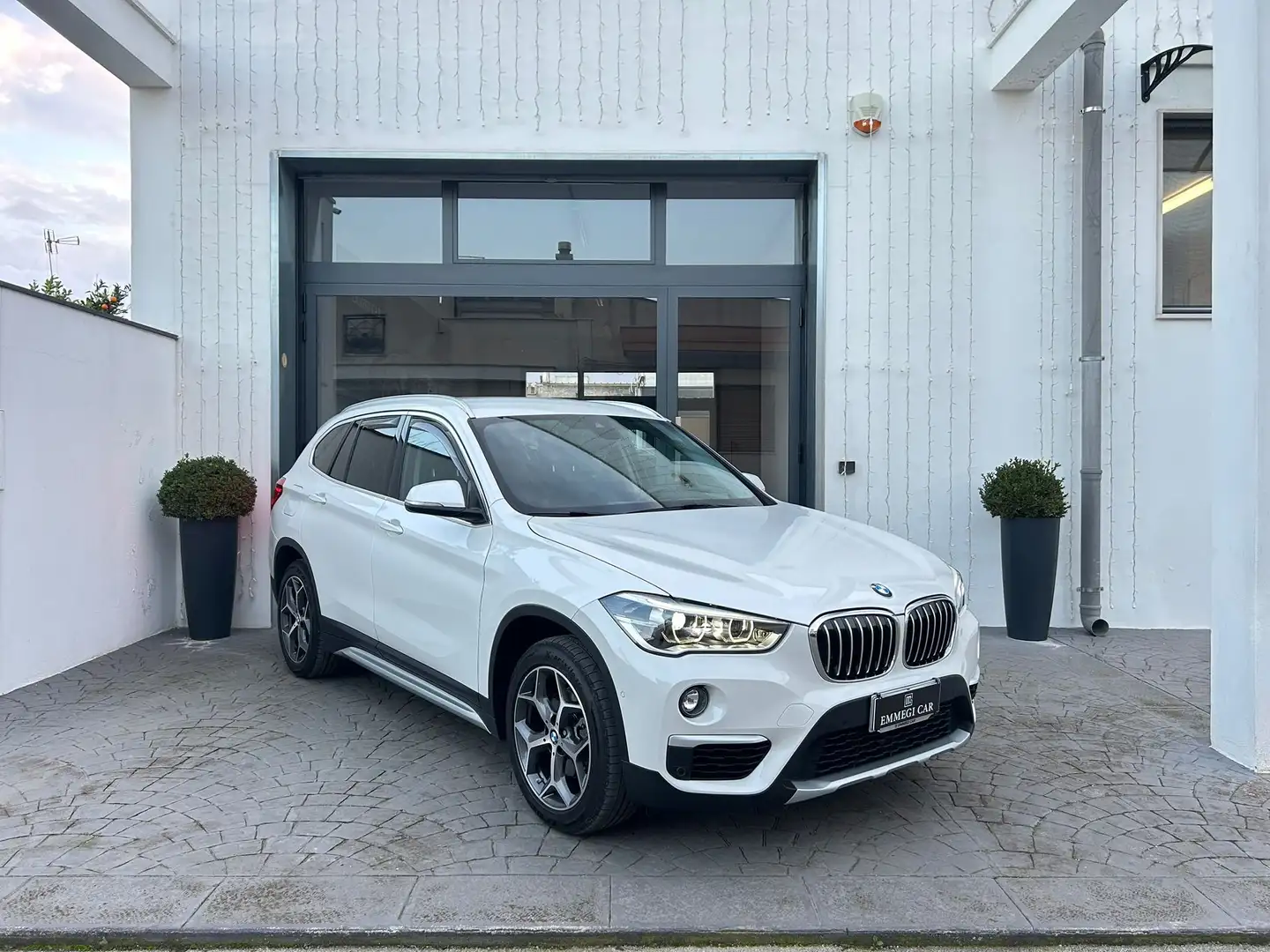 BMW X1 18d sDRIVE XLINE NAVI/PELLE Km107.000-2018 Blanc - 1
