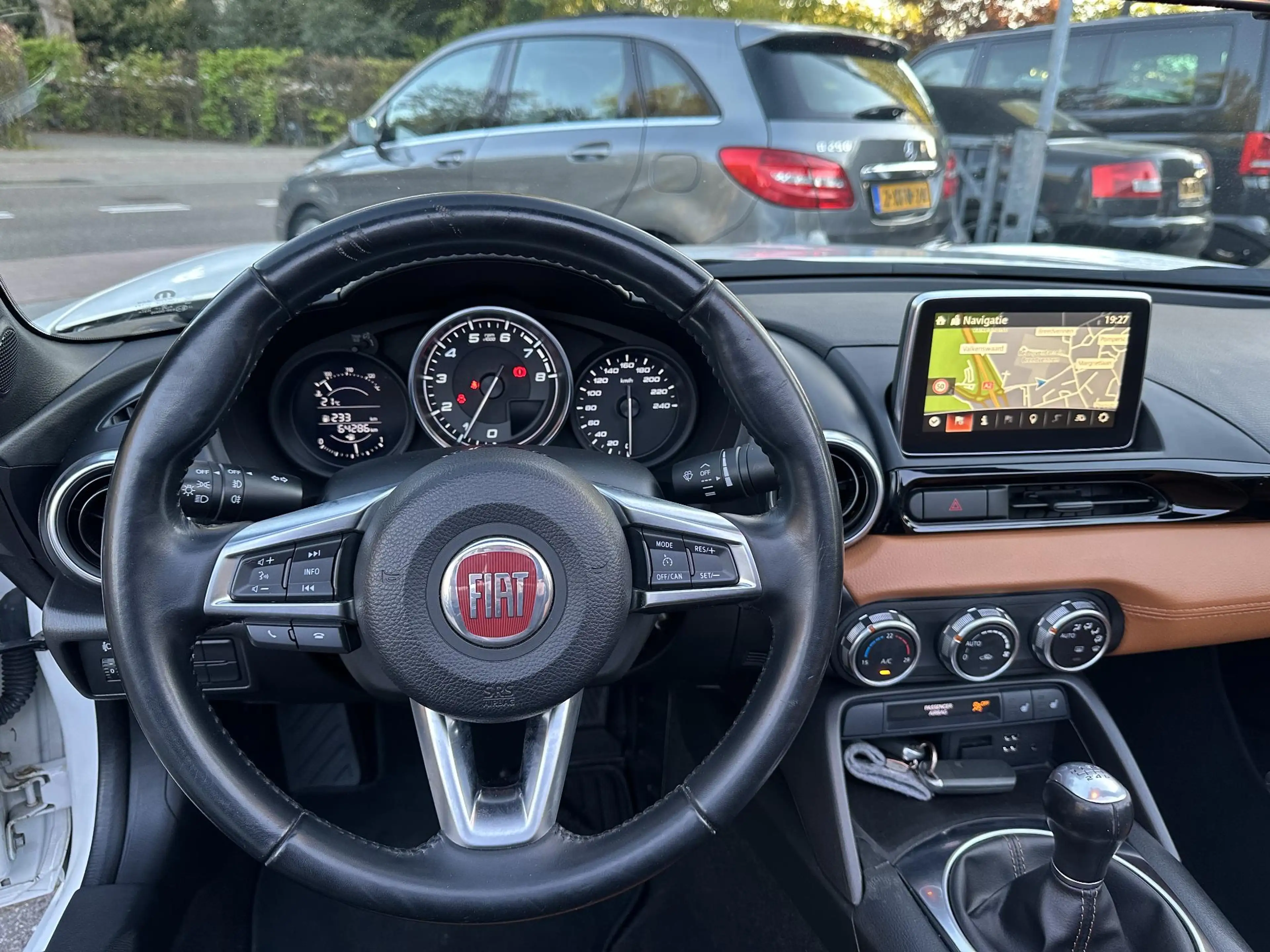 Fiat 124 Spider 1.4 MultiAir Turbo Lusso Leder|Navi|Camera|Keyless — photo 19