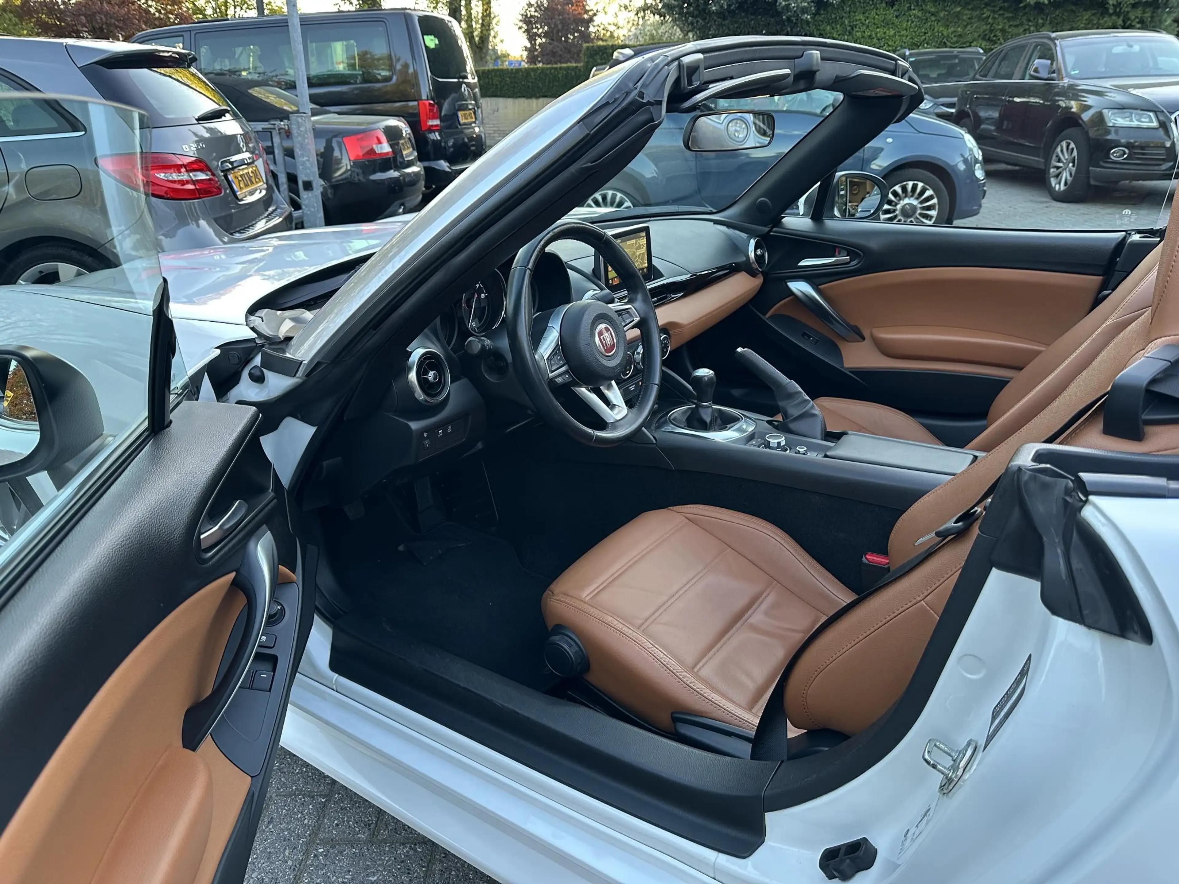 Fiat 124 Spider 1.4 MultiAir Turbo Lusso Leder|Navi|Camera|Keyless — photo 16