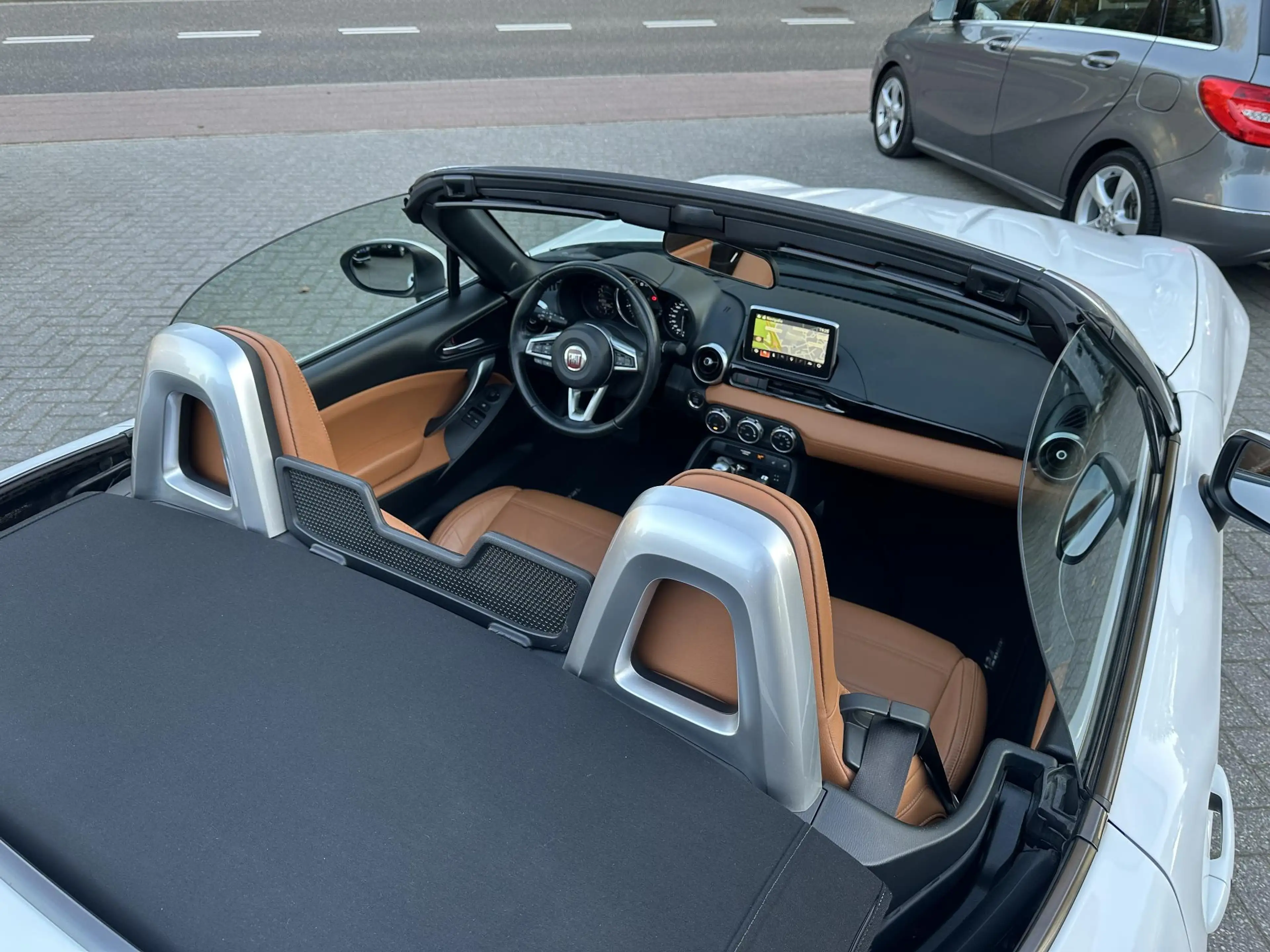 Fiat 124 Spider 1.4 MultiAir Turbo Lusso Leder|Navi|Camera|Keyless — photo 13