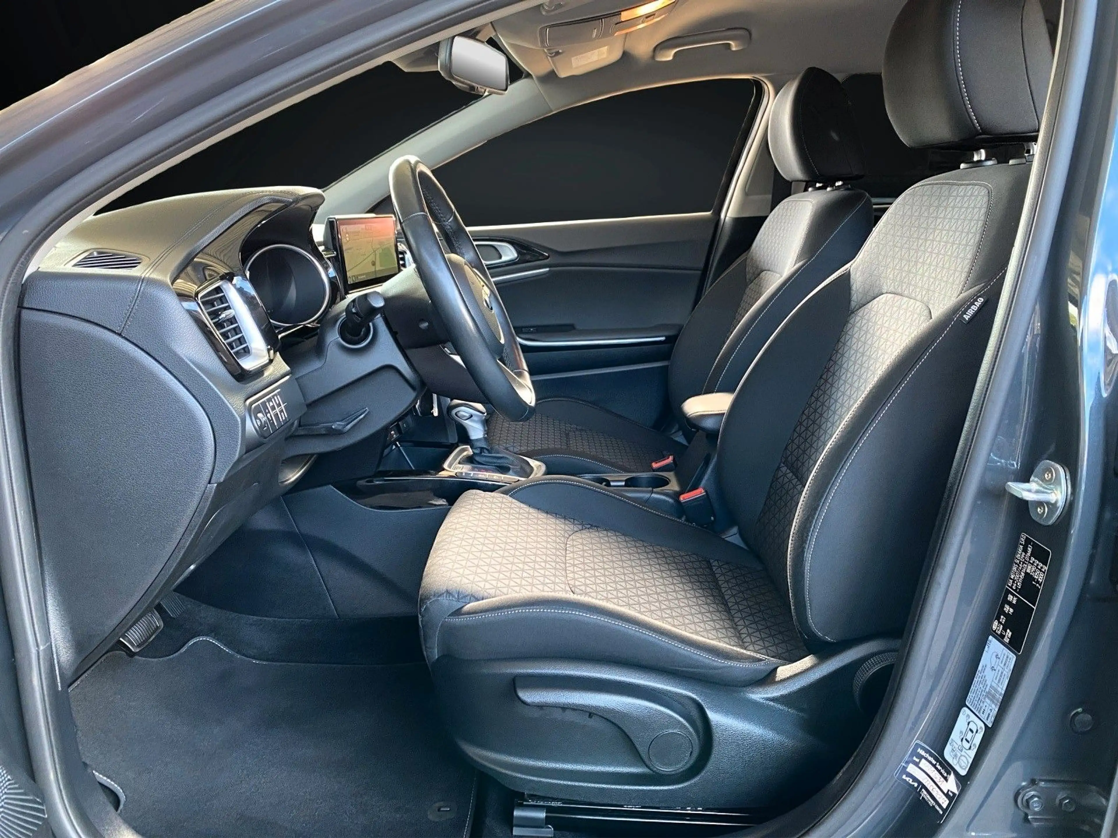 Kia Ceed / cee'd 1,4 VISION NAVI-KAMERA-AUTOMATIK — photo 12